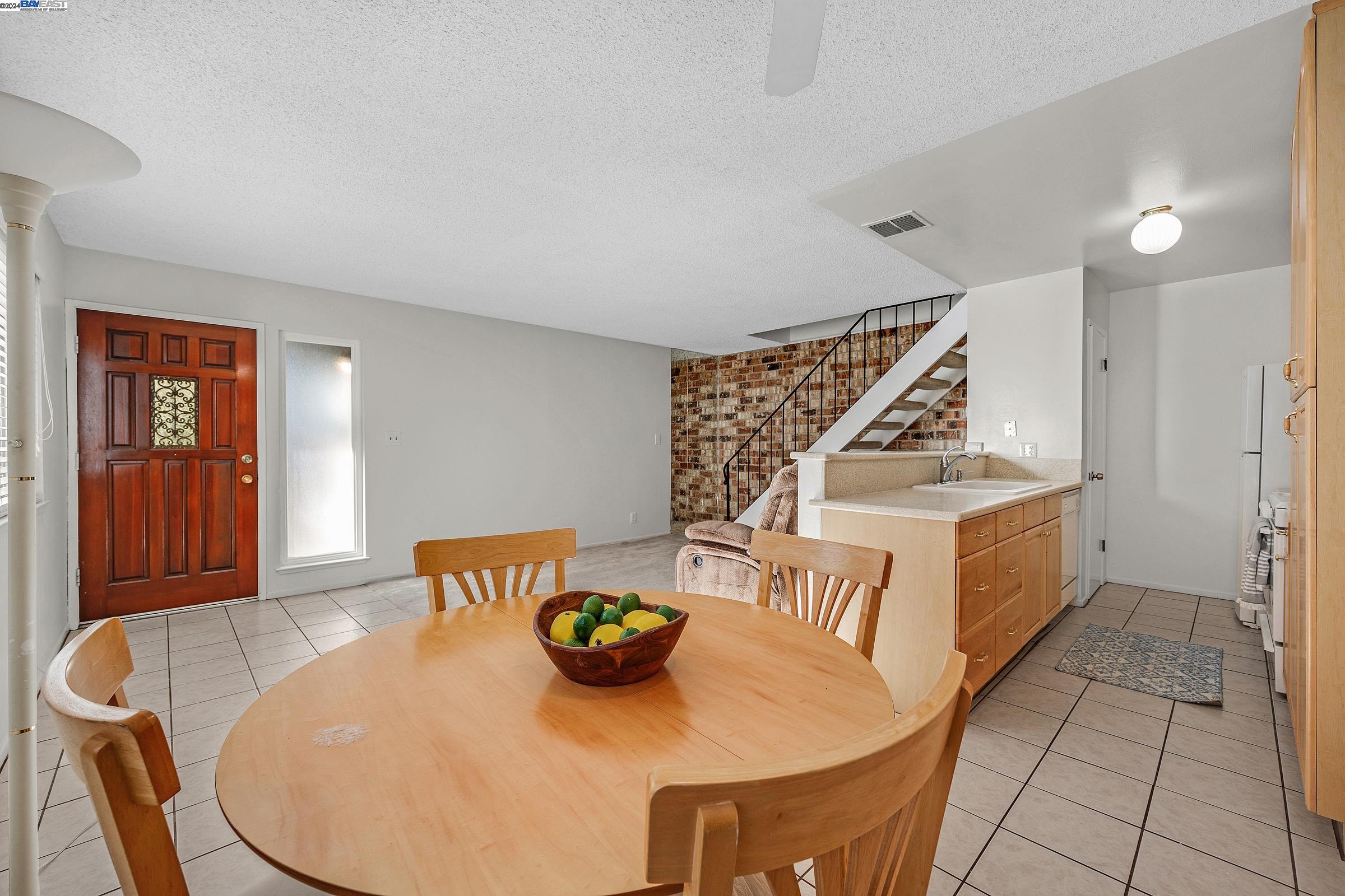 Detail Gallery Image 10 of 31 For 2279 Segundo Ct #2,  Pleasanton,  CA 94588 - 2 Beds | 1 Baths