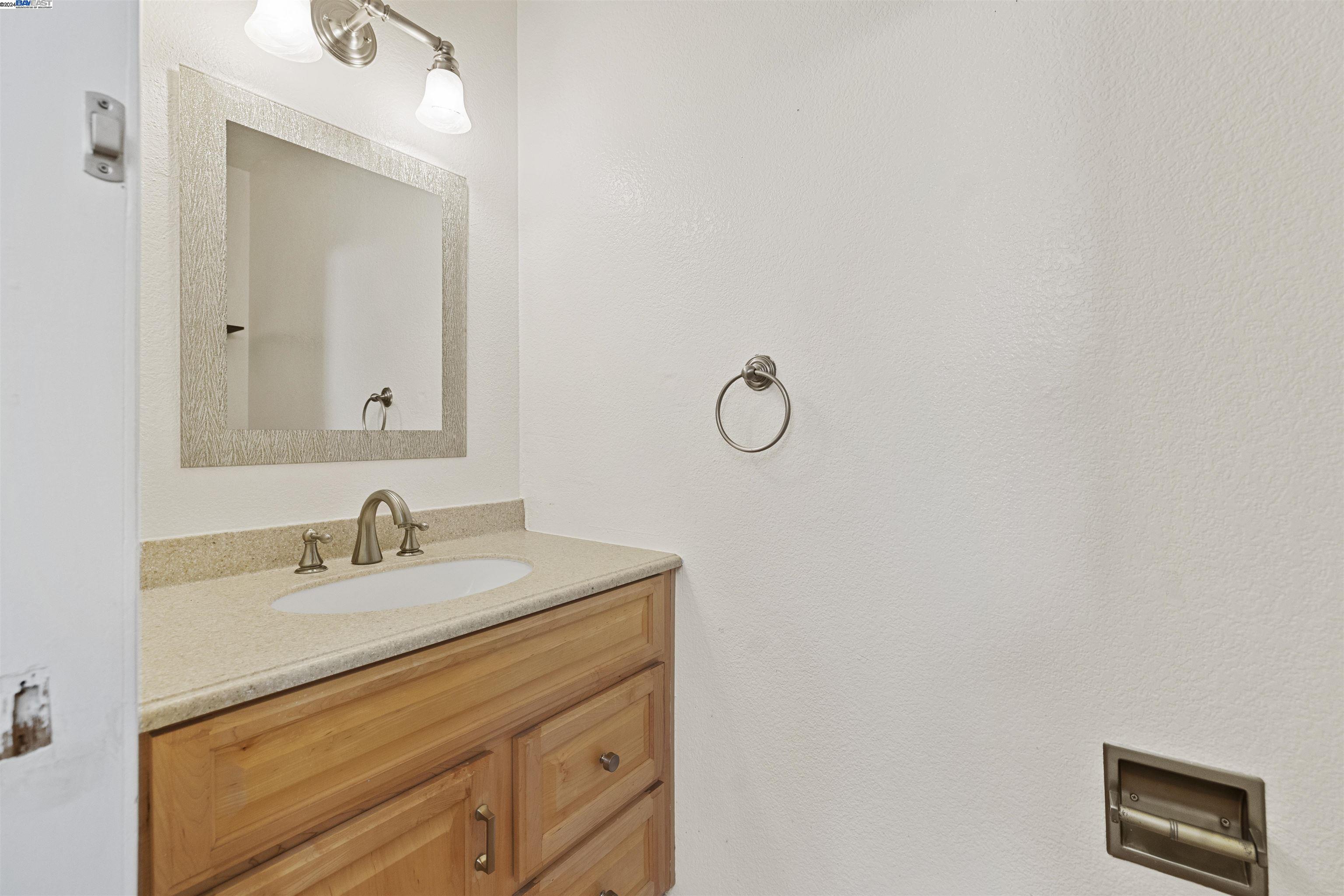 Detail Gallery Image 11 of 45 For 300 Locust Dr #6,  Vallejo,  CA 94591 - 2 Beds | 2/1 Baths