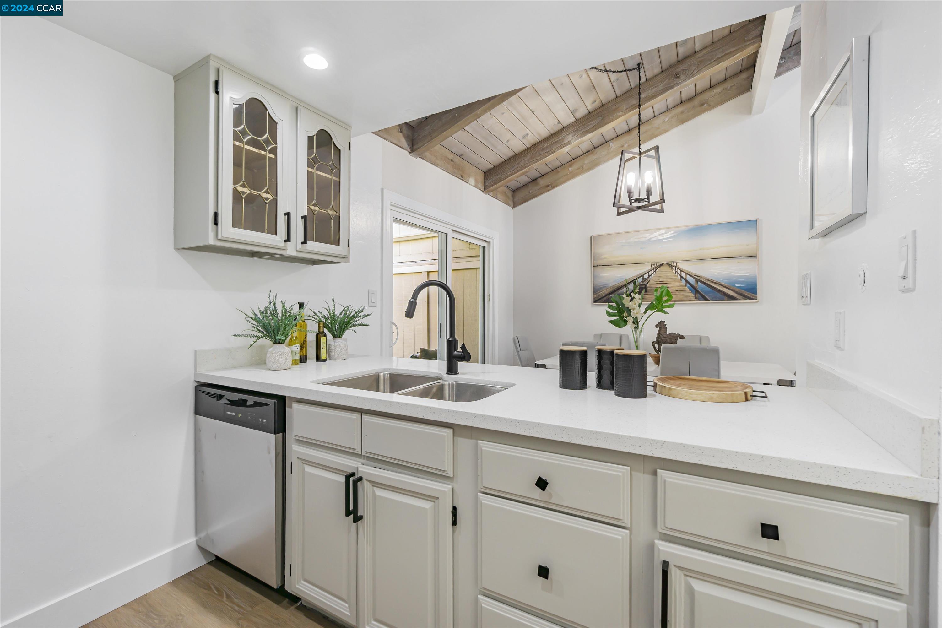 Photo #2: 41080431 Listing 