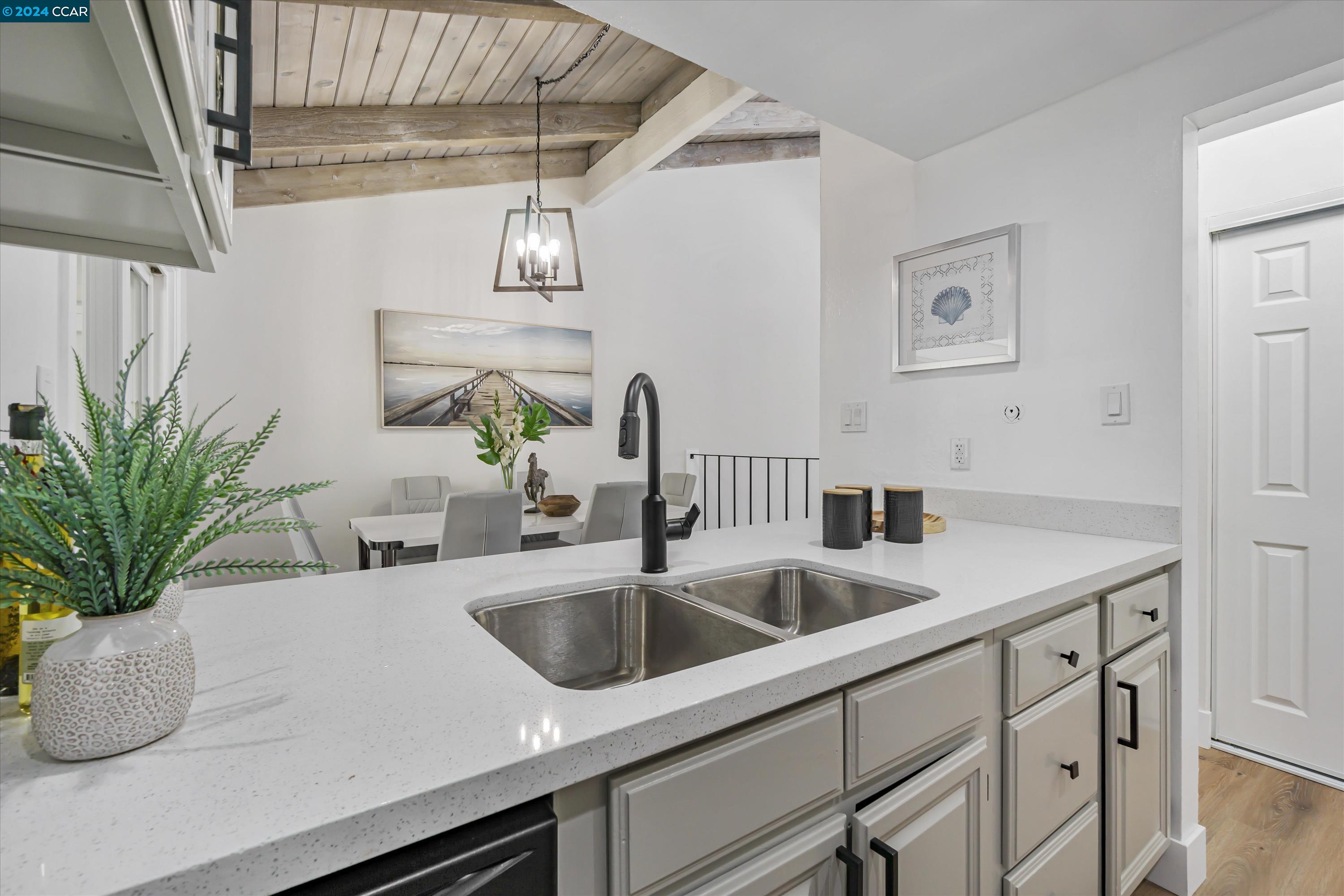 Photo #3: 41080431 Listing 