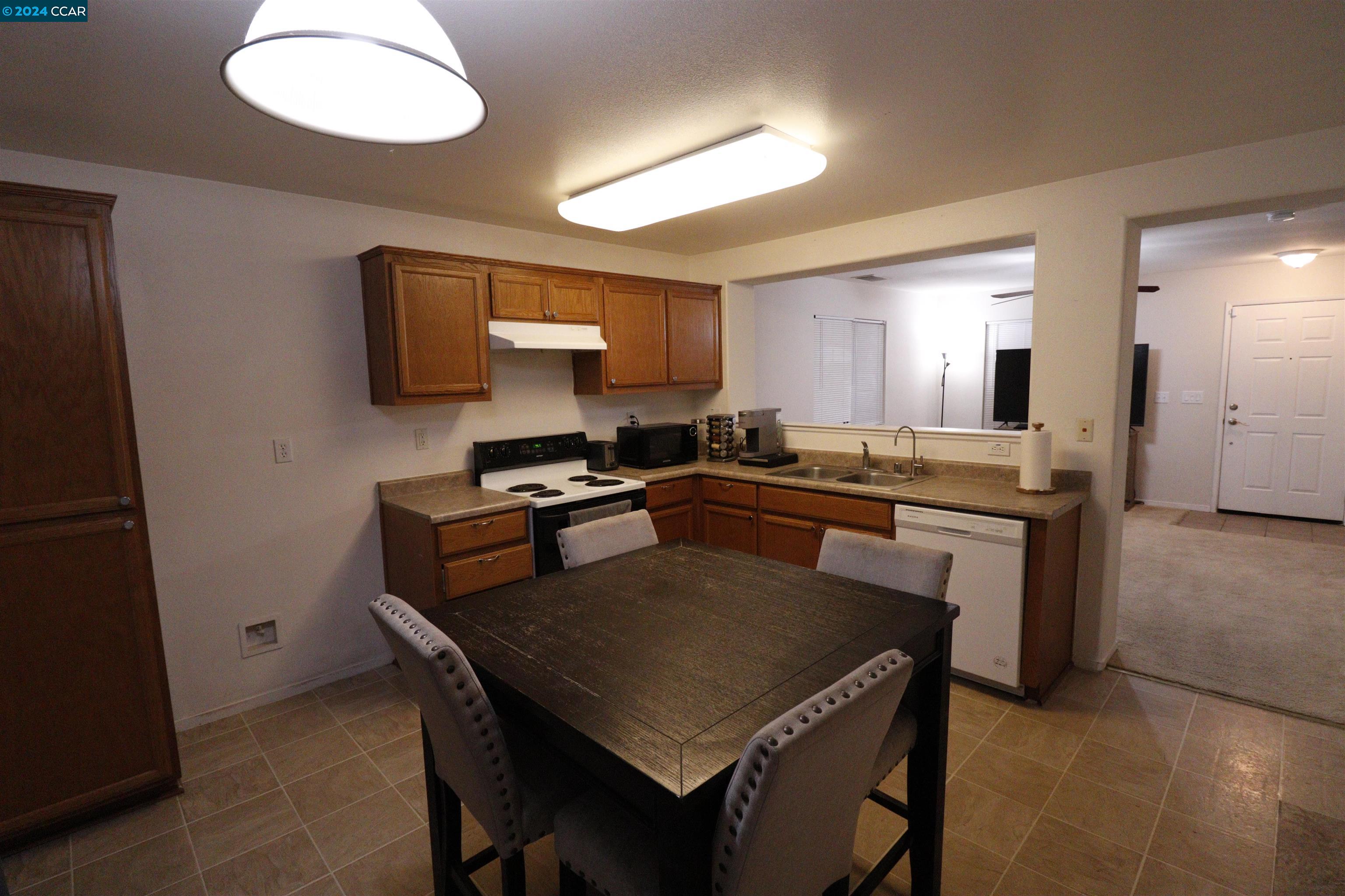 Detail Gallery Image 5 of 18 For 4377 Briggs Ln, Merced,  CA 95348 - 3 Beds | 2/1 Baths