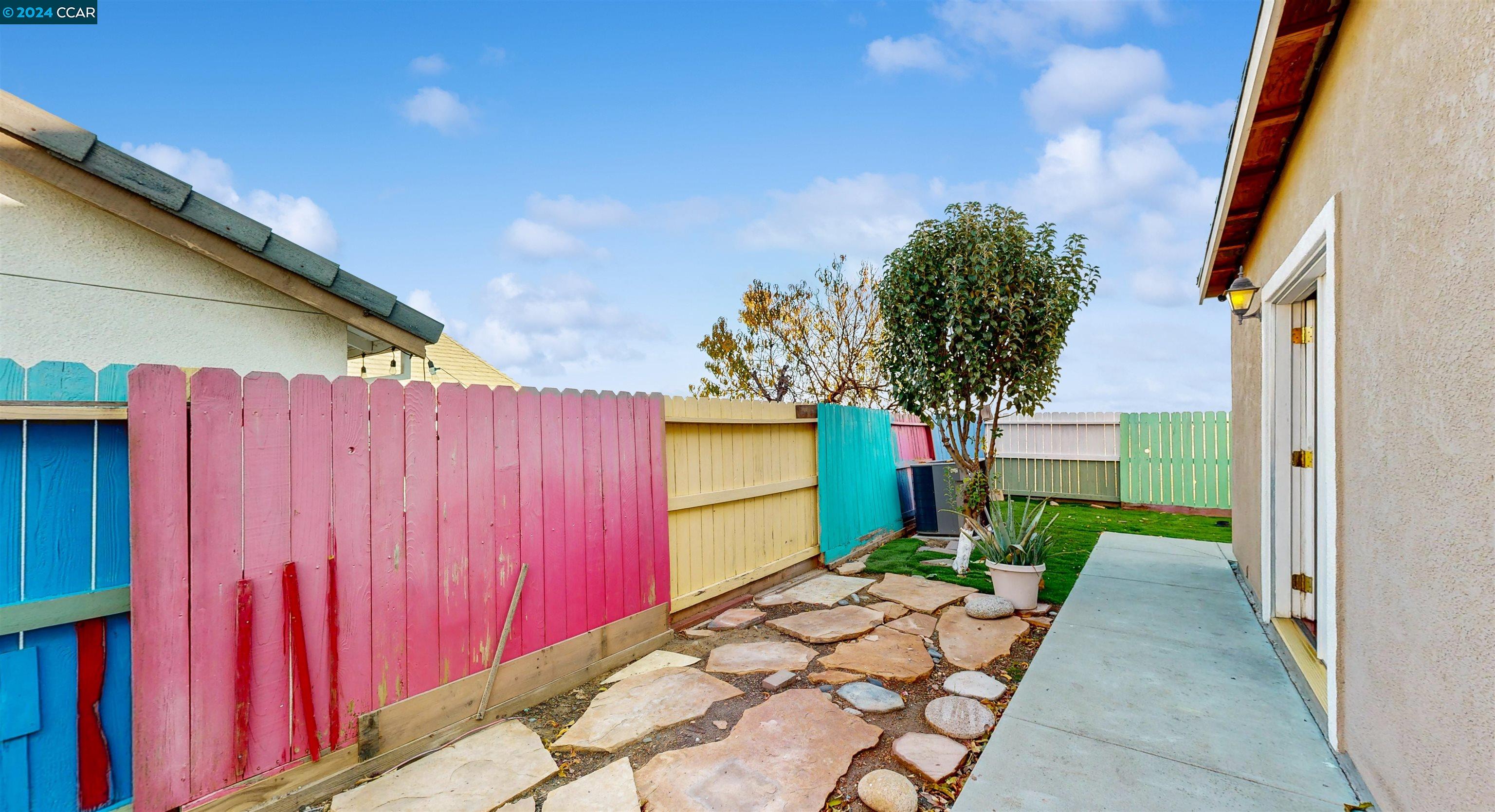 Detail Gallery Image 38 of 45 For 1971 Canyon Oaks Cir, Pittsburg,  CA 94565 - 5 Beds | 3/1 Baths