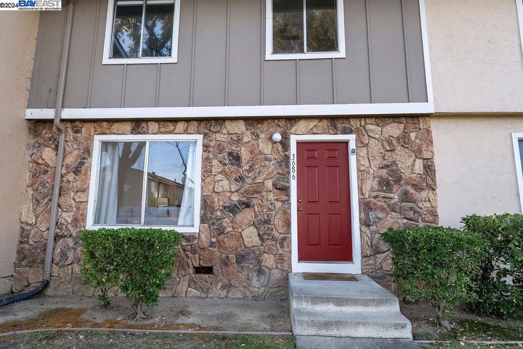 More Details about MLS # 41080462 : 3686 CARRIGAN CMN