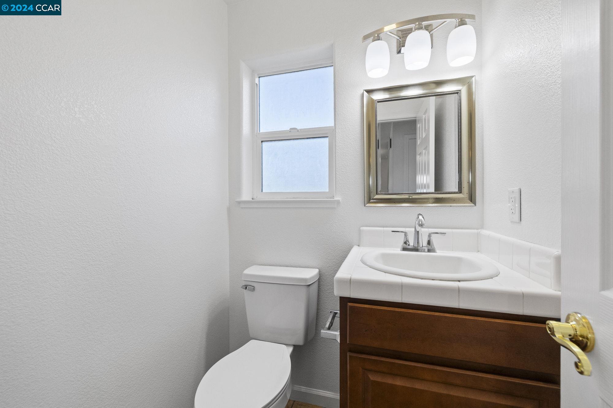 Detail Gallery Image 12 of 29 For 4190 Wagonwheel, Copperopolis,  CA 95228 - 4 Beds | 2/1 Baths