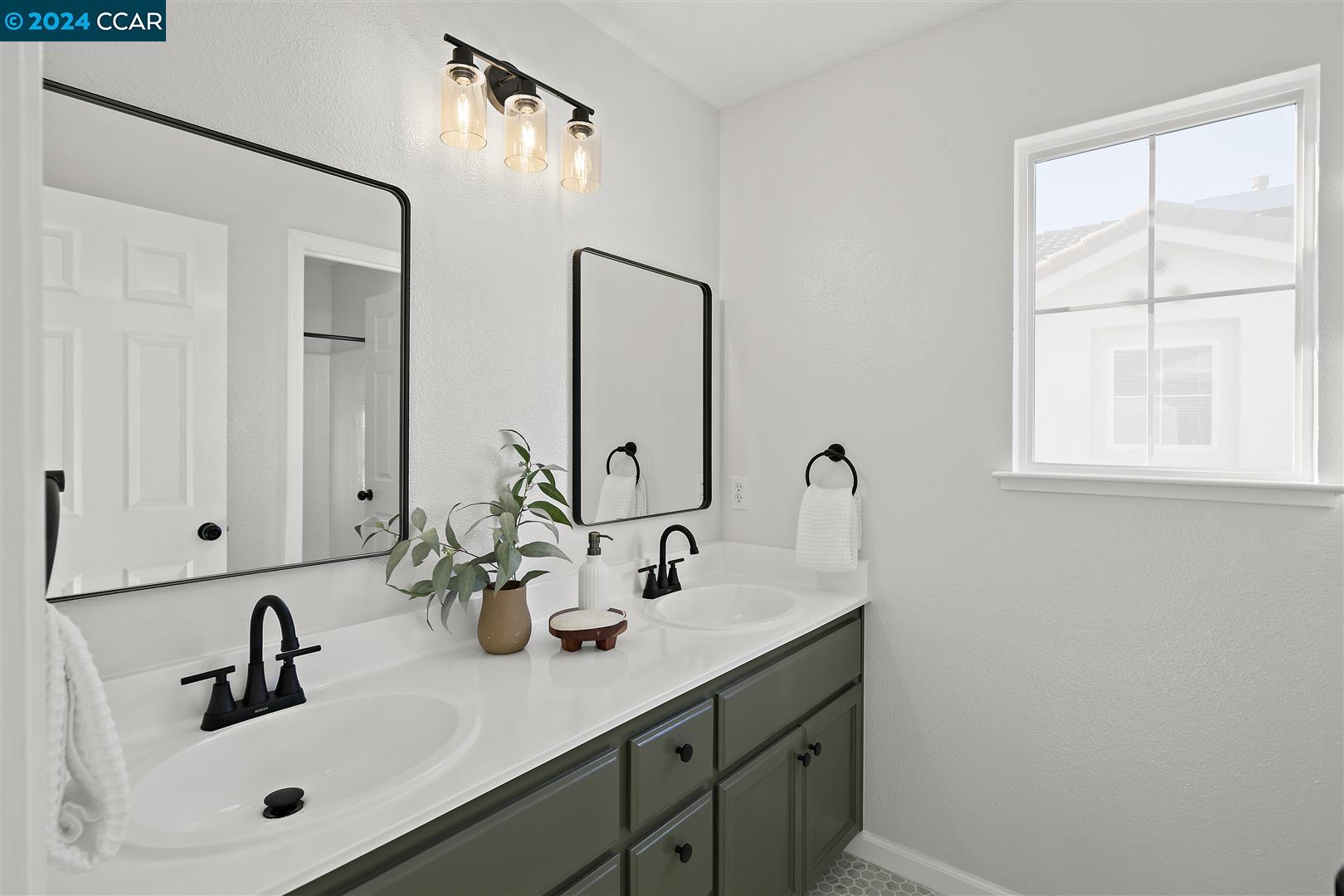 Detail Gallery Image 34 of 43 For 1083 Heritage Ct, Richmond,  CA 94806 - 4 Beds | 2/1 Baths