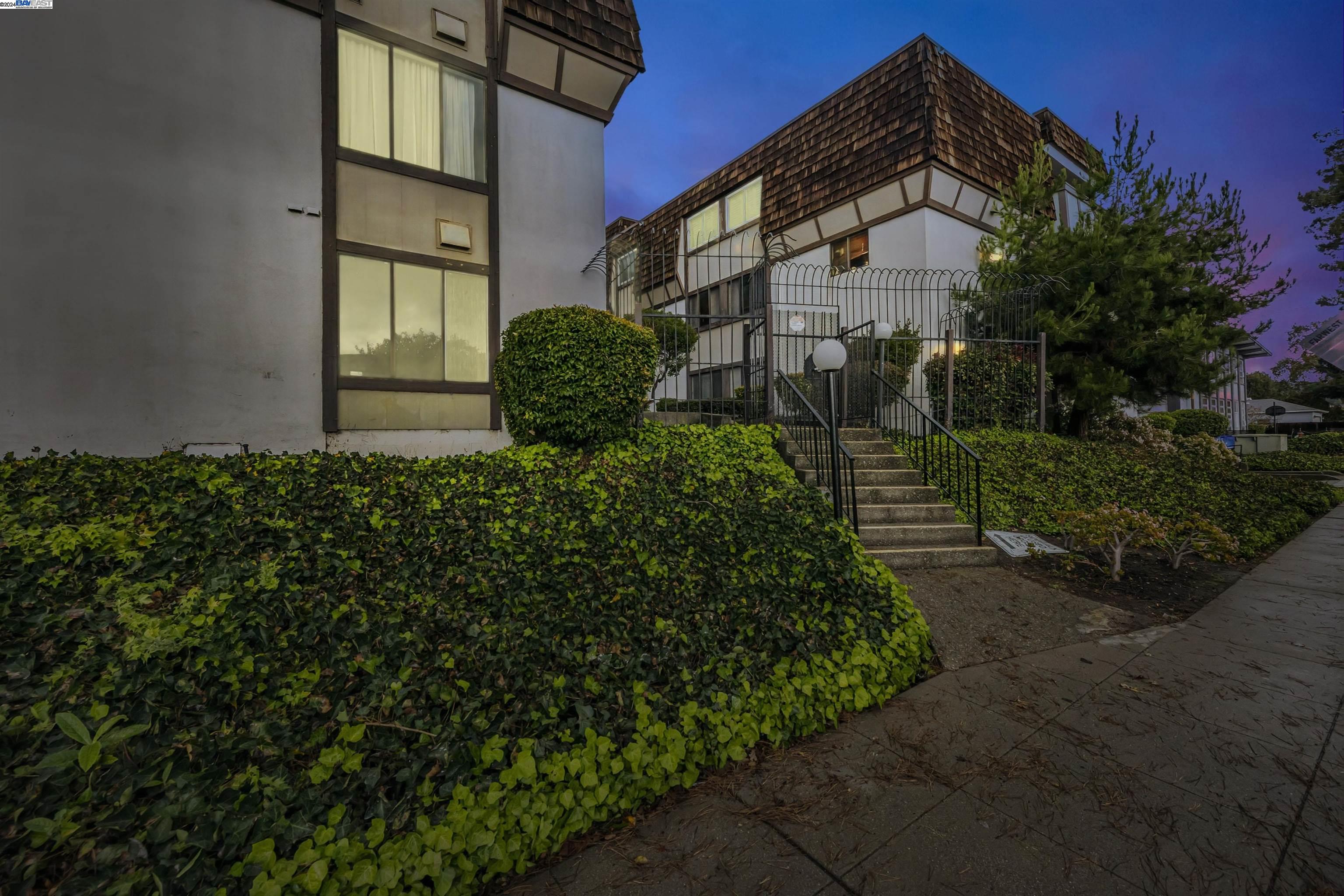 Detail Gallery Image 4 of 32 For 1550 Bancroft Ave #431,  San Leandro,  CA 94577 - 3 Beds | 2 Baths