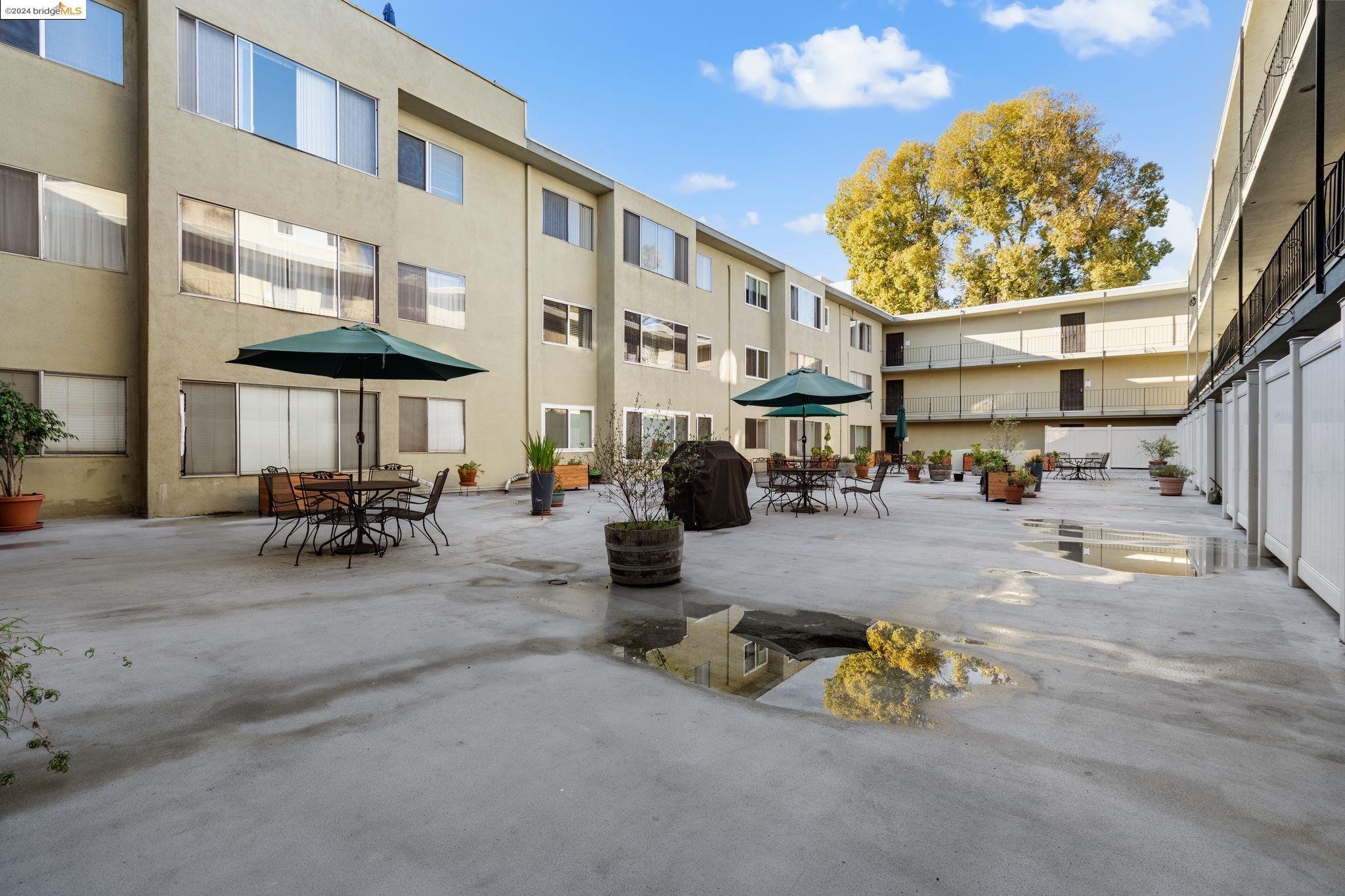 More Details about MLS # 41080544 : 455 CRESCENT ST # 220