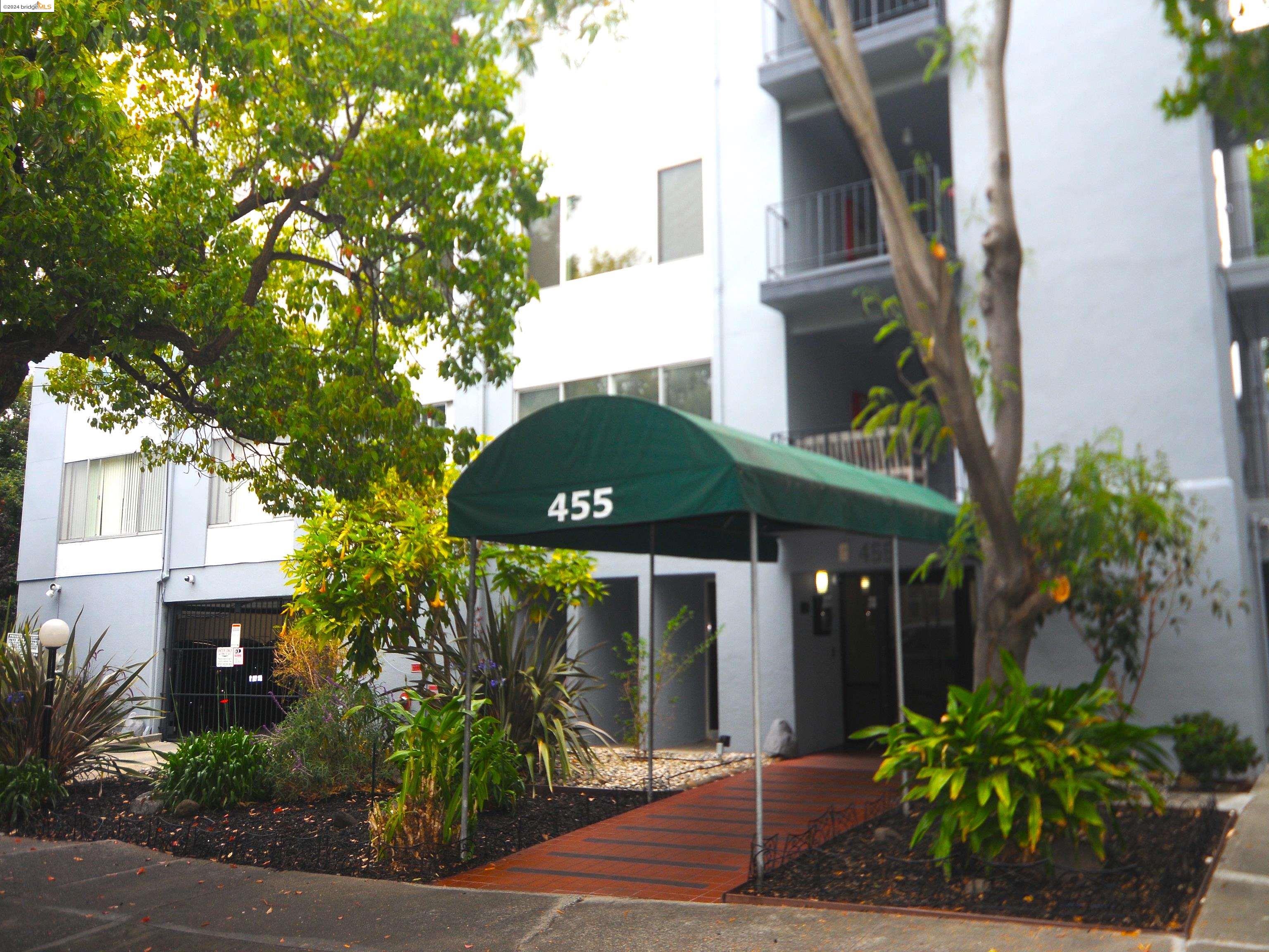 455 Crescent St # 220, Oakland, California 94610, 2 Bedrooms Bedrooms, 4 Rooms Rooms,2 BathroomsBathrooms,Residential,For Sale,455 Crescent St # 220,41080544