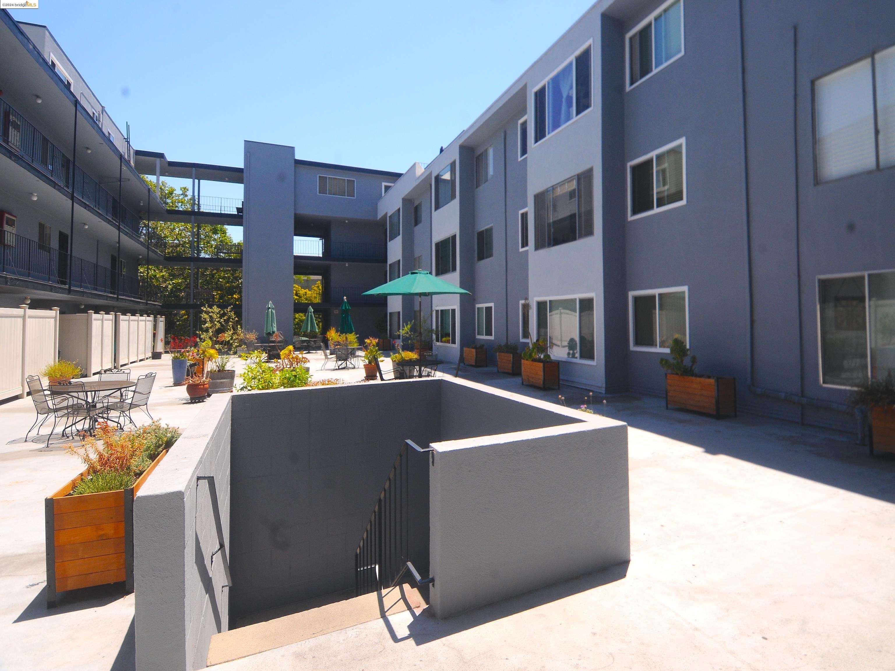 455 Crescent St # 220, Oakland, California 94610, 2 Bedrooms Bedrooms, 4 Rooms Rooms,2 BathroomsBathrooms,Residential,For Sale,455 Crescent St # 220,41080544