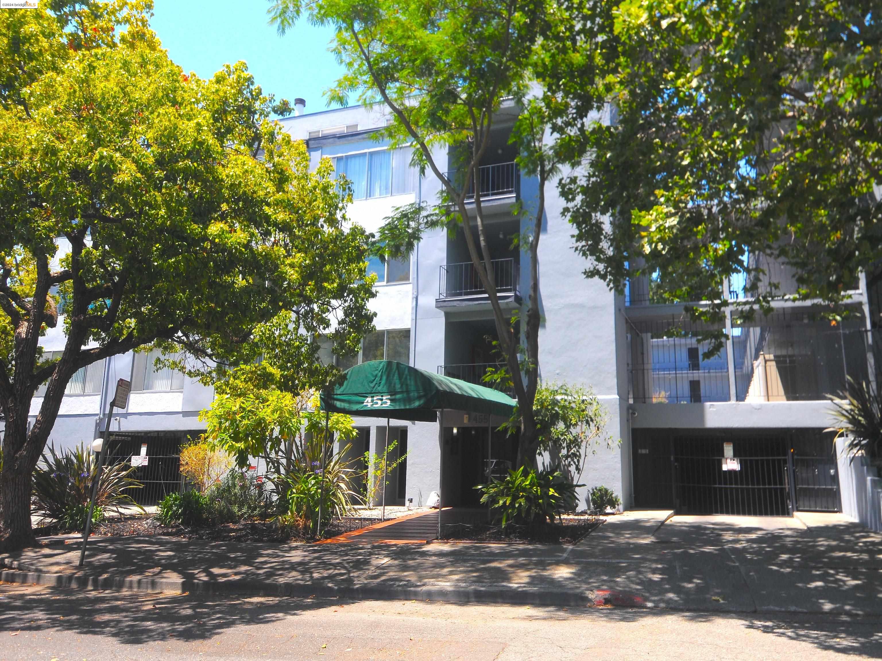 455 Crescent St # 220, Oakland, California 94610, 2 Bedrooms Bedrooms, 4 Rooms Rooms,2 BathroomsBathrooms,Residential,For Sale,455 Crescent St # 220,41080544
