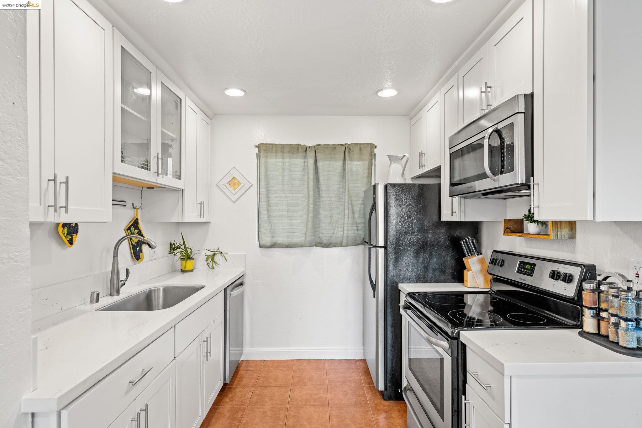 455 Crescent St # 220, Oakland, California 94610, 2 Bedrooms Bedrooms, 4 Rooms Rooms,2 BathroomsBathrooms,Residential,For Sale,455 Crescent St # 220,41080544