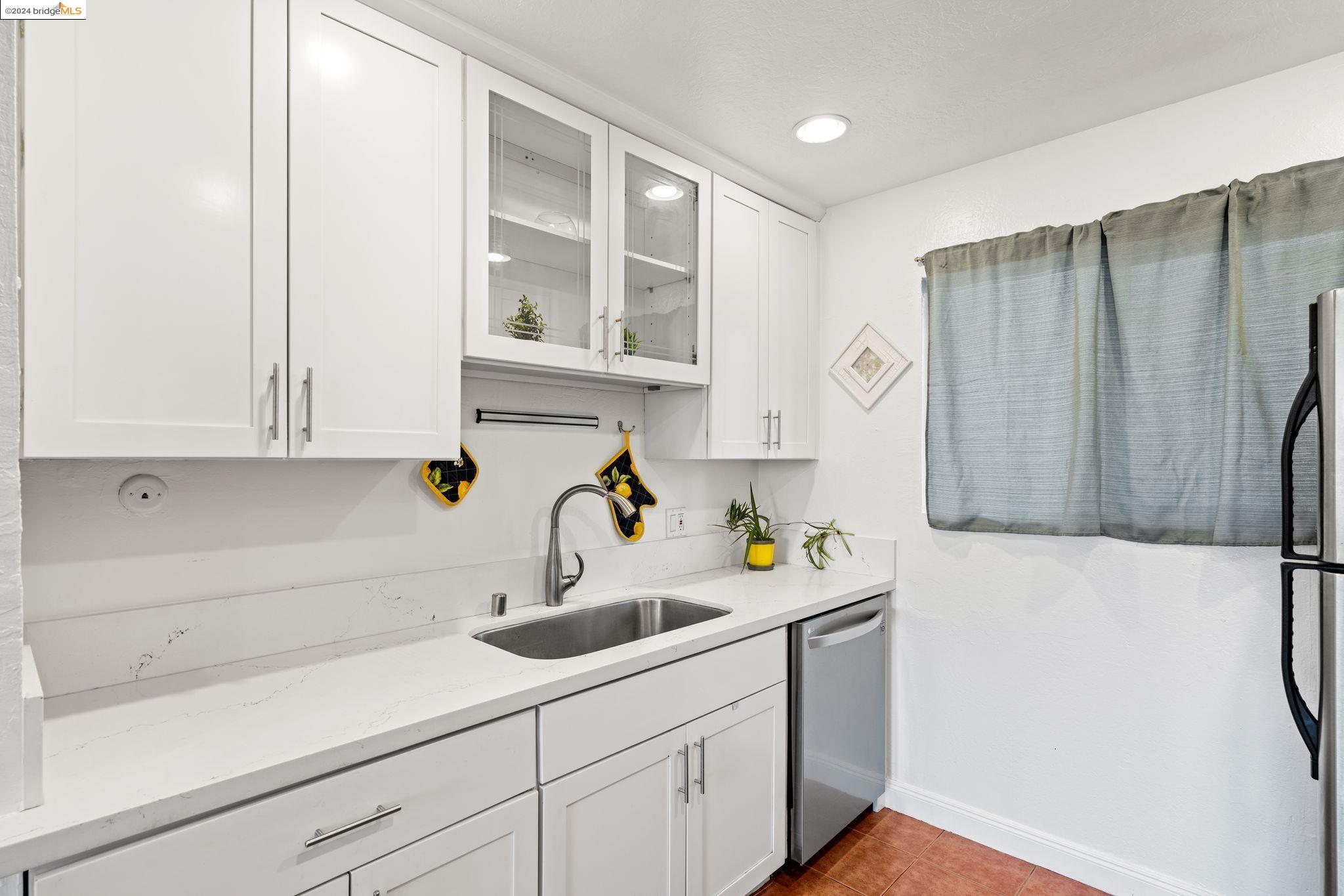 455 Crescent St # 220, Oakland, California 94610, 2 Bedrooms Bedrooms, 4 Rooms Rooms,2 BathroomsBathrooms,Residential,For Sale,455 Crescent St # 220,41080544