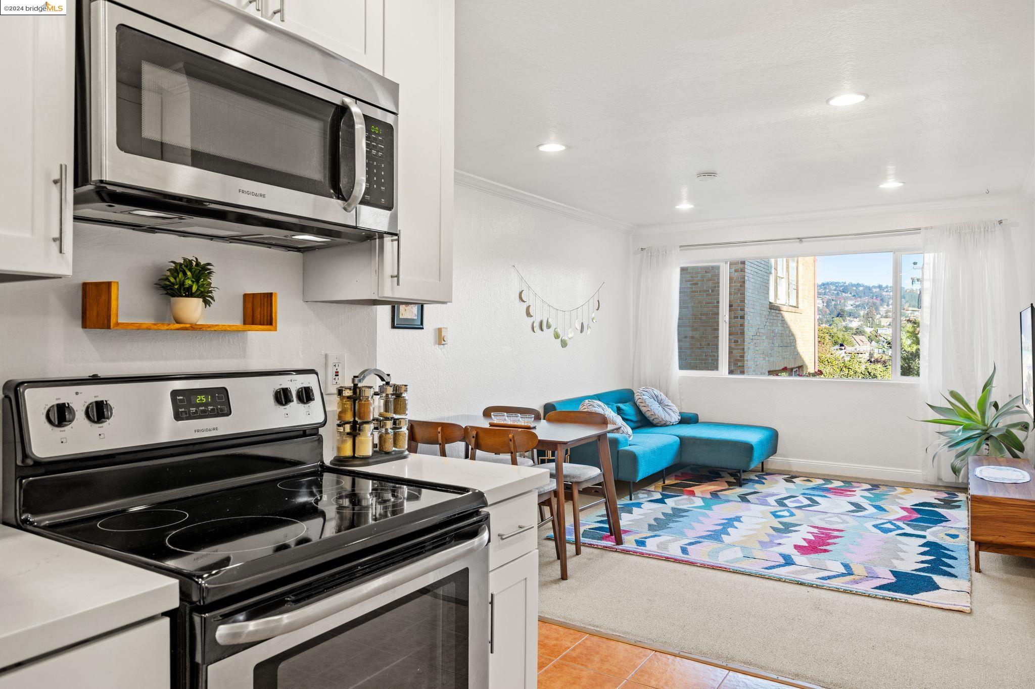 455 Crescent St # 220, Oakland, California 94610, 2 Bedrooms Bedrooms, 4 Rooms Rooms,2 BathroomsBathrooms,Residential,For Sale,455 Crescent St # 220,41080544