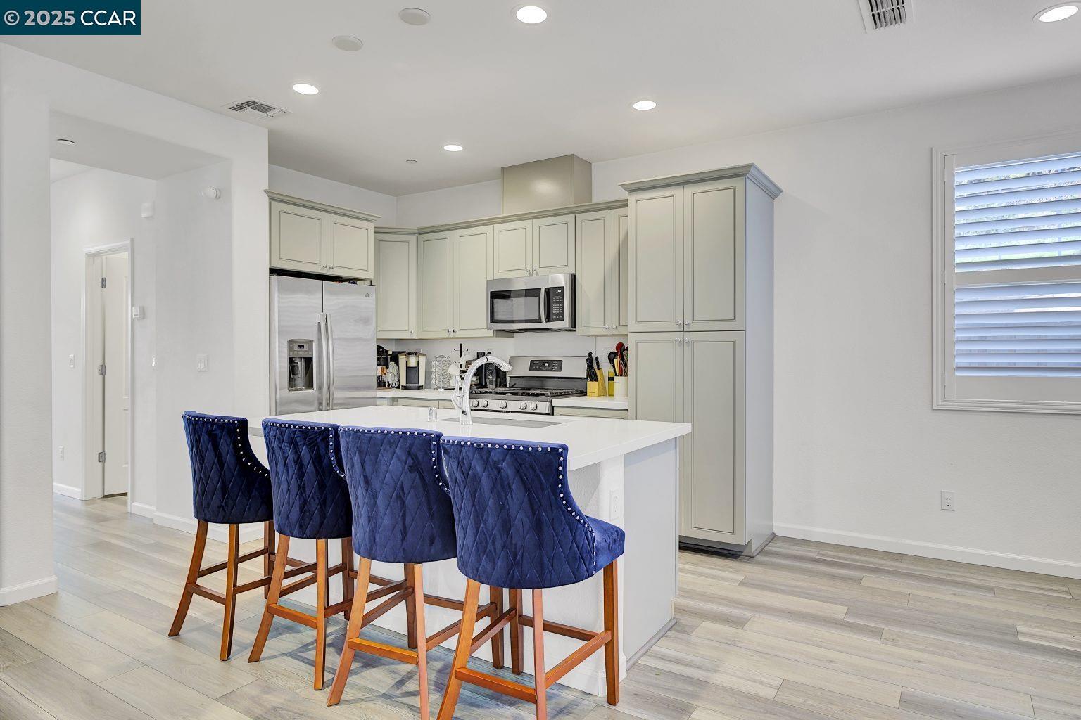 Detail Gallery Image 12 of 32 For 476 Colina Way, El Sobrante,  CA 94803 - 3 Beds | 2/1 Baths