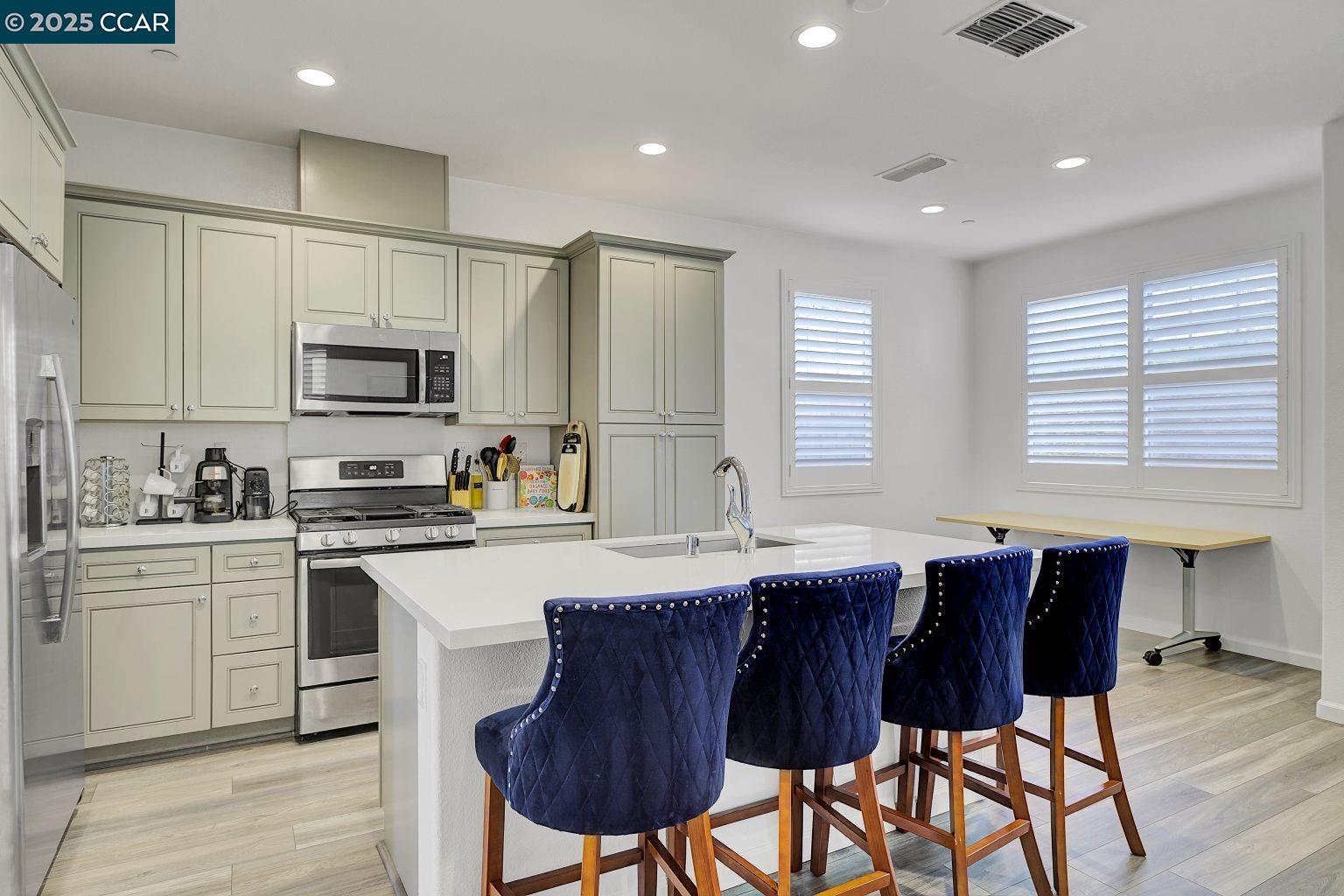 Detail Gallery Image 13 of 32 For 476 Colina Way, El Sobrante,  CA 94803 - 3 Beds | 2/1 Baths