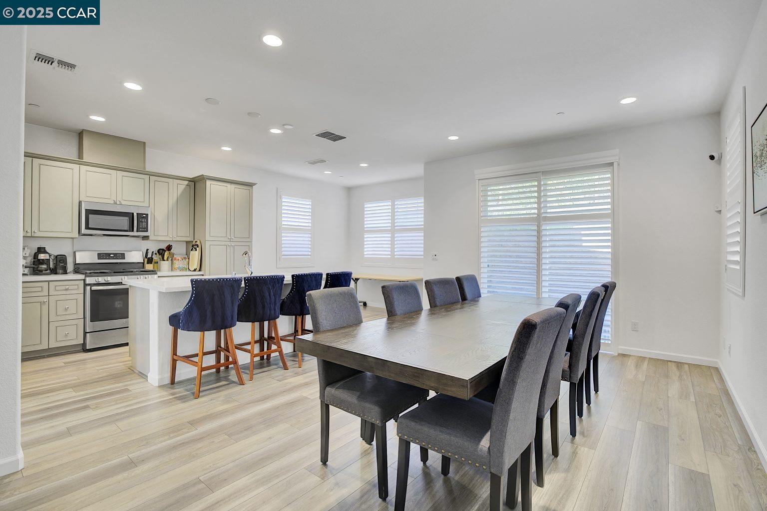 Detail Gallery Image 14 of 32 For 476 Colina Way, El Sobrante,  CA 94803 - 3 Beds | 2/1 Baths
