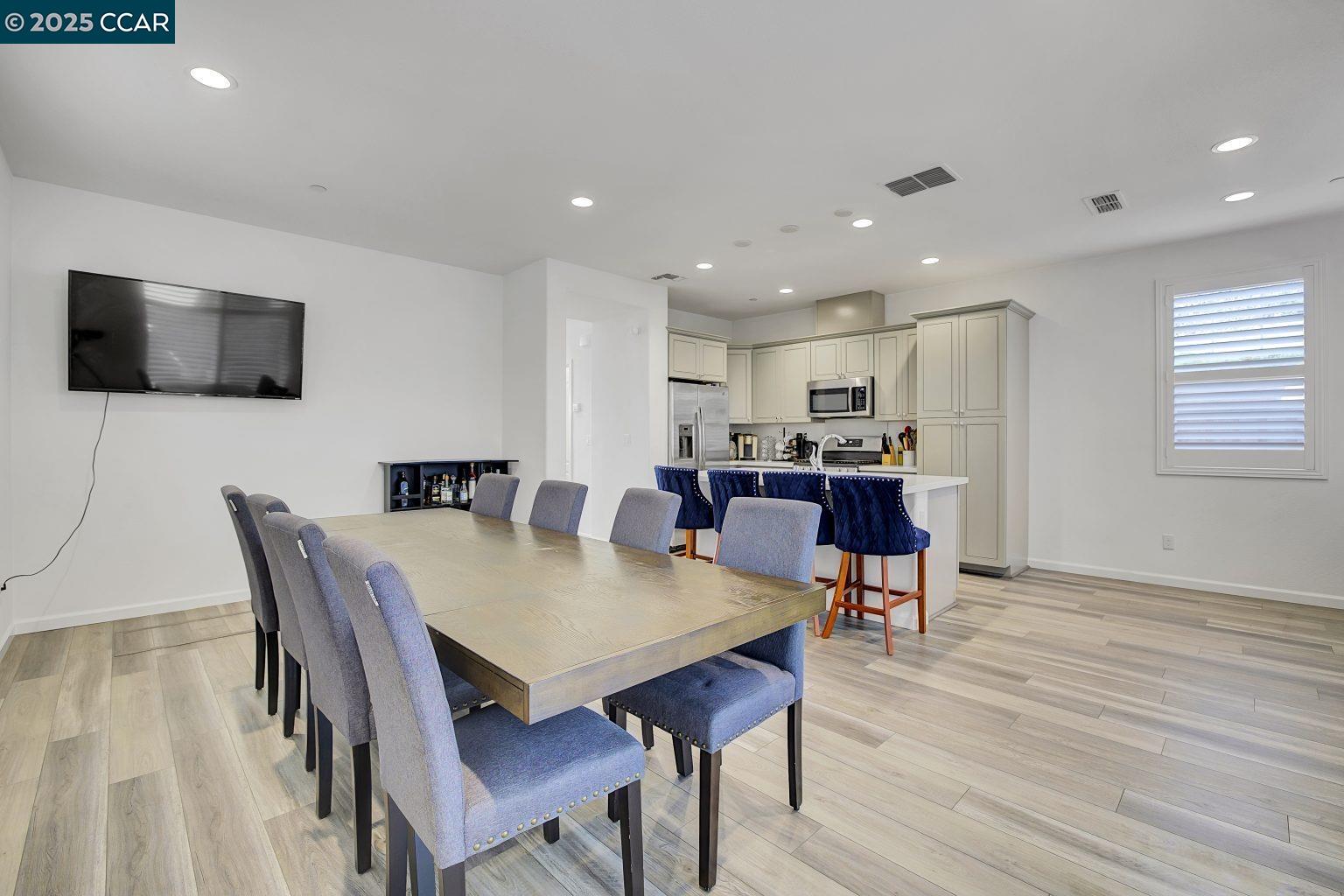 Detail Gallery Image 17 of 31 For 476 Colina Way, El Sobrante,  CA 94803 - 3 Beds | 2/1 Baths