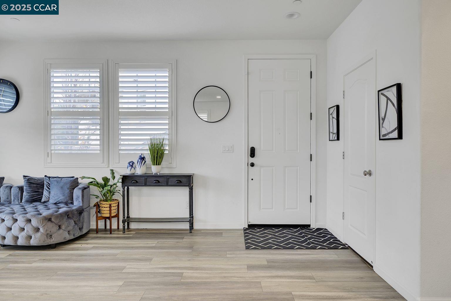 Detail Gallery Image 4 of 32 For 476 Colina Way, El Sobrante,  CA 94803 - 3 Beds | 2/1 Baths