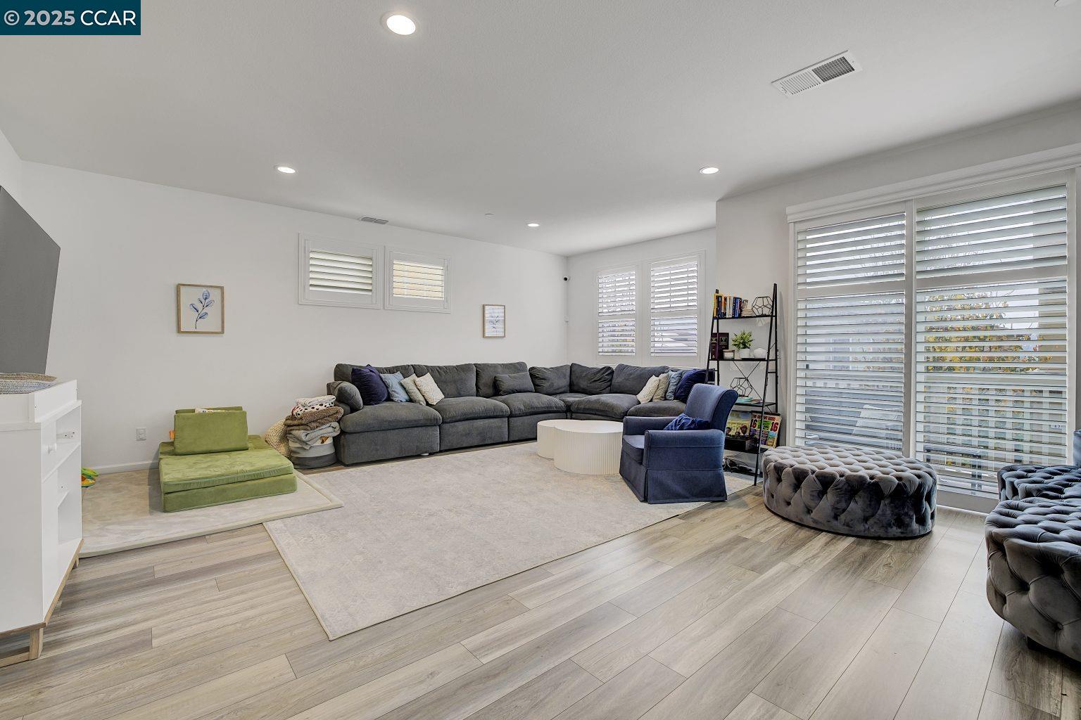 Detail Gallery Image 7 of 31 For 476 Colina Way, El Sobrante,  CA 94803 - 3 Beds | 2/1 Baths