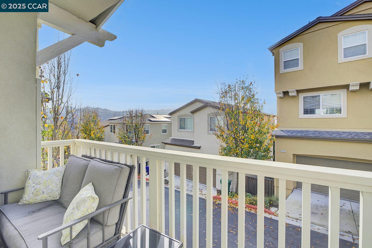 Detail Gallery Image 8 of 32 For 476 Colina Way, El Sobrante,  CA 94803 - 3 Beds | 2/1 Baths