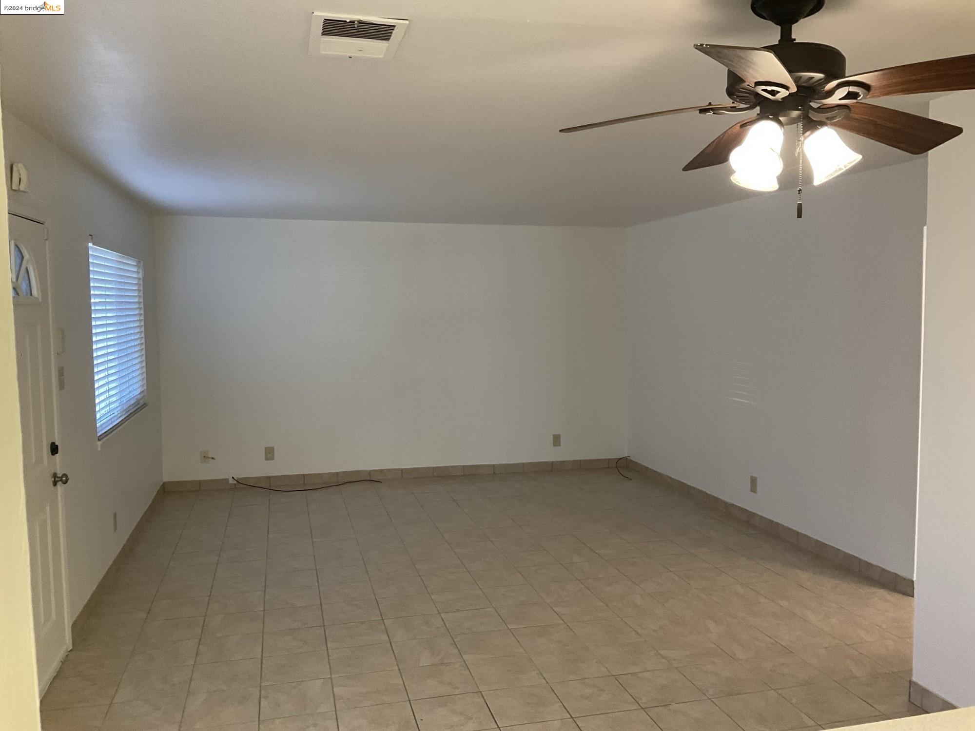 Detail Gallery Image 4 of 7 For 2101 Lemontree Way #1,  Antioch,  CA 94509 - 2 Beds | 1 Baths