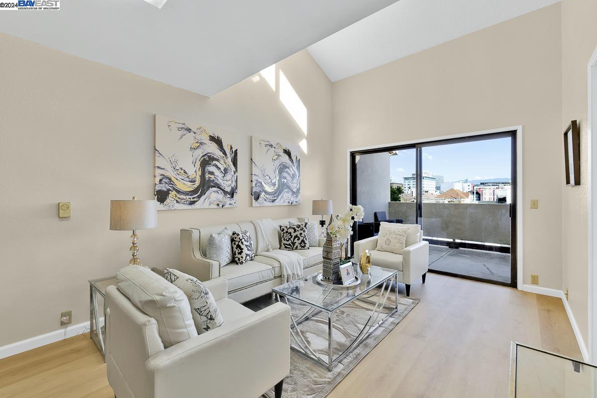 Detail Gallery Image 4 of 51 For 625 Madison St #303,  Oakland,  CA 94607 - 2 Beds | 2 Baths