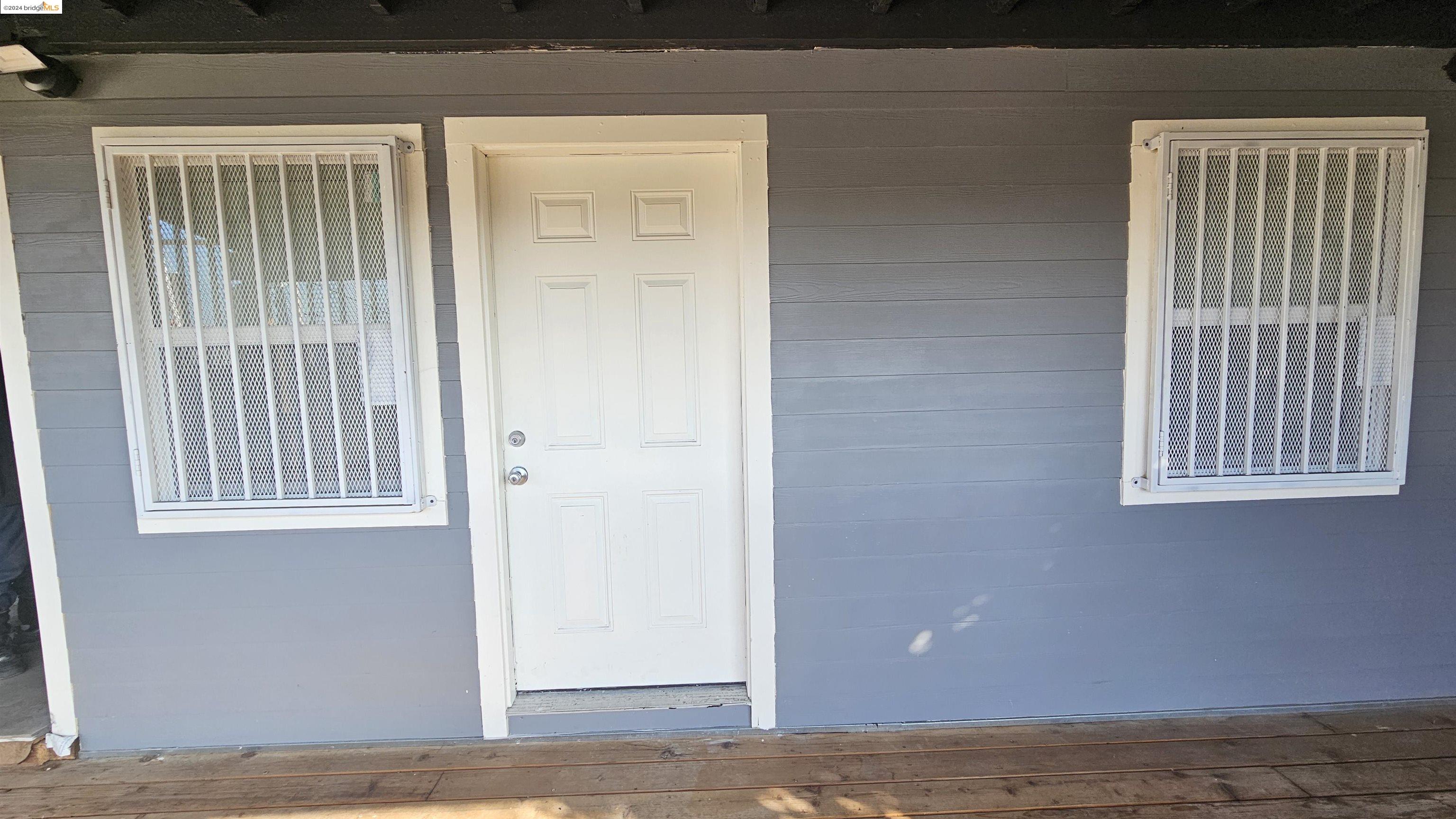 Detail Gallery Image 11 of 22 For 1625 International Blvd, Oakland,  CA 94606 - 3 Beds | 1 Baths