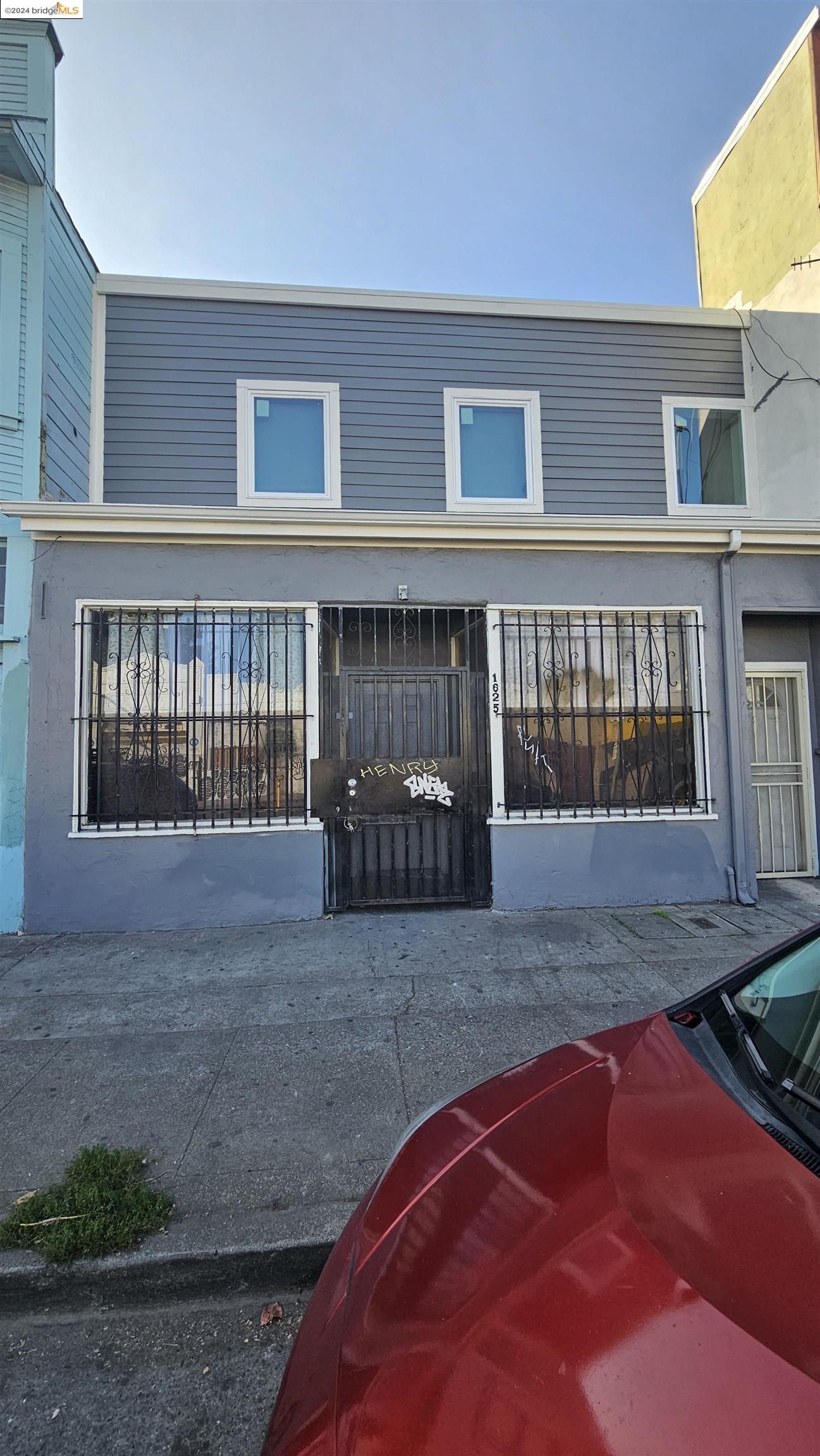 Detail Gallery Image 15 of 22 For 1625 International Blvd, Oakland,  CA 94606 - 3 Beds | 1 Baths