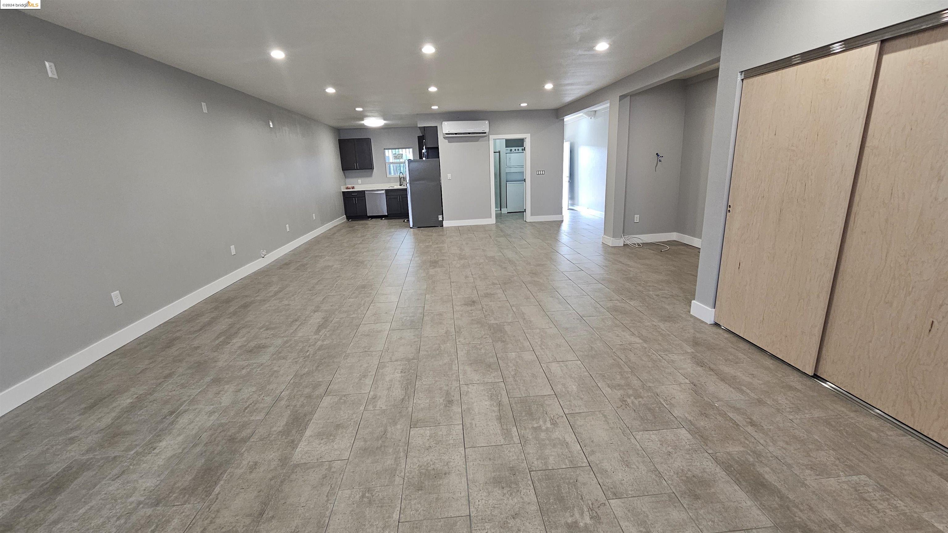 Detail Gallery Image 18 of 22 For 1625 International Blvd, Oakland,  CA 94606 - 3 Beds | 1 Baths