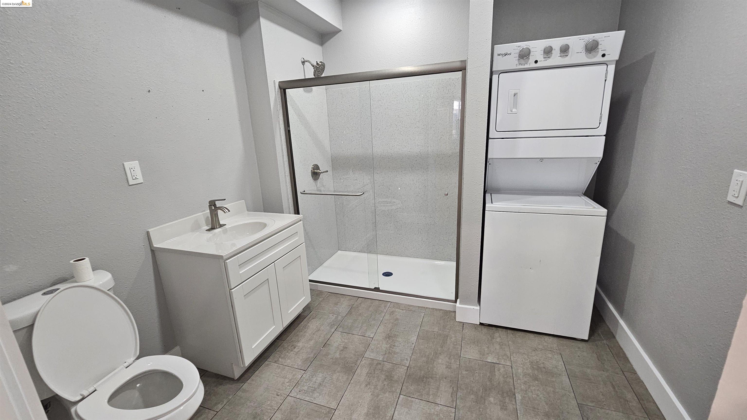 Detail Gallery Image 19 of 22 For 1625 International Blvd, Oakland,  CA 94606 - 3 Beds | 1 Baths