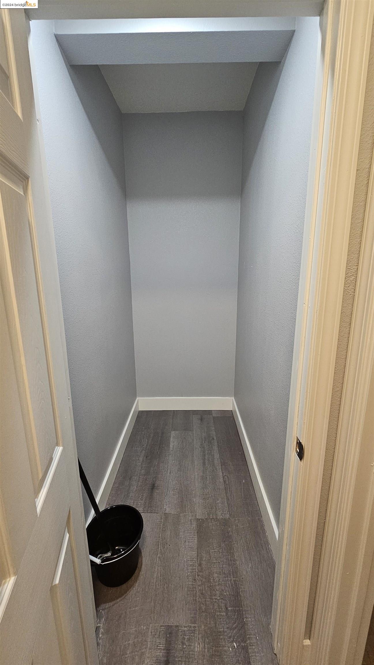 Detail Gallery Image 3 of 22 For 1625 International Blvd, Oakland,  CA 94606 - 3 Beds | 1 Baths