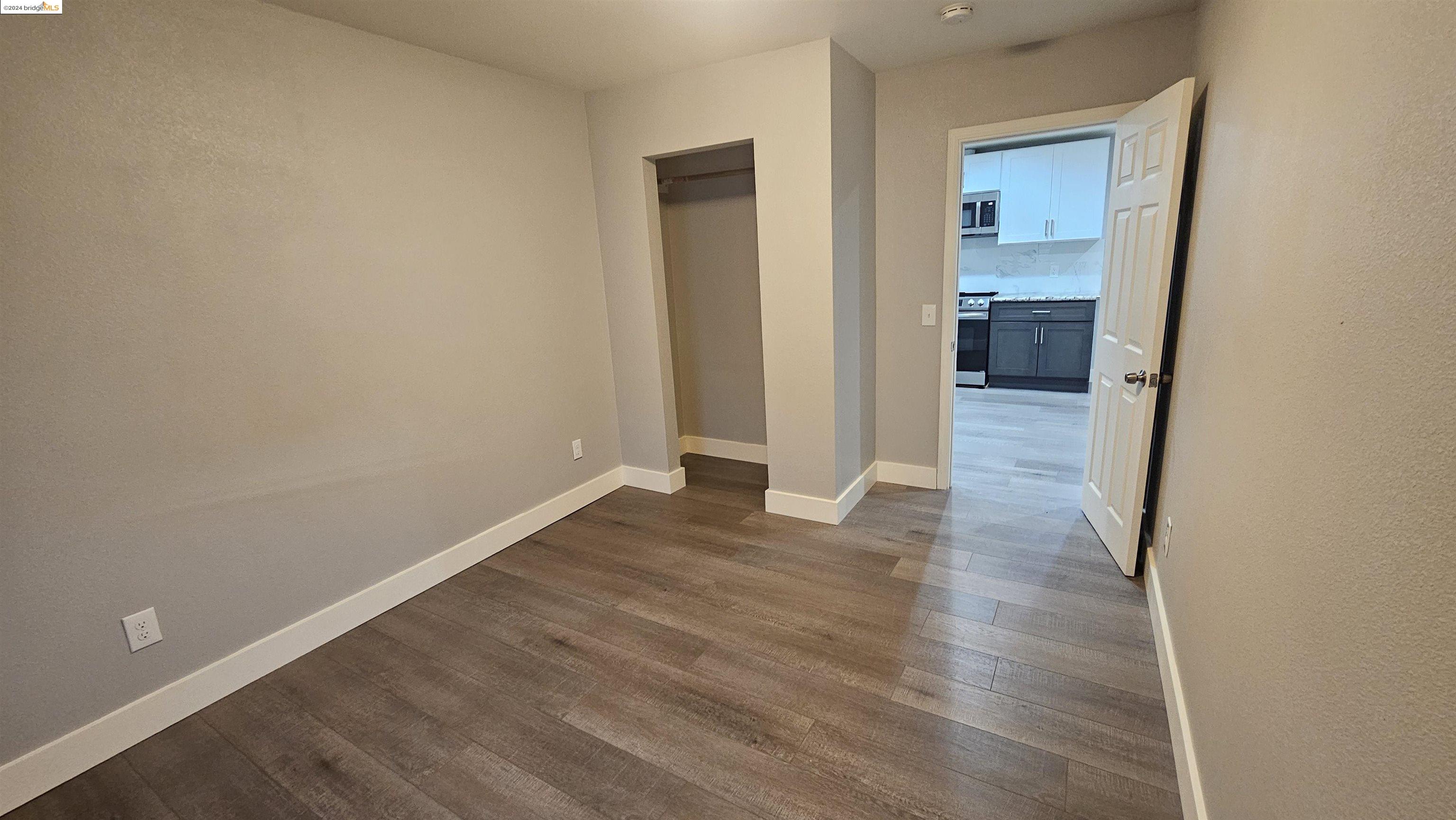 Detail Gallery Image 7 of 22 For 1625 International Blvd, Oakland,  CA 94606 - 3 Beds | 1 Baths
