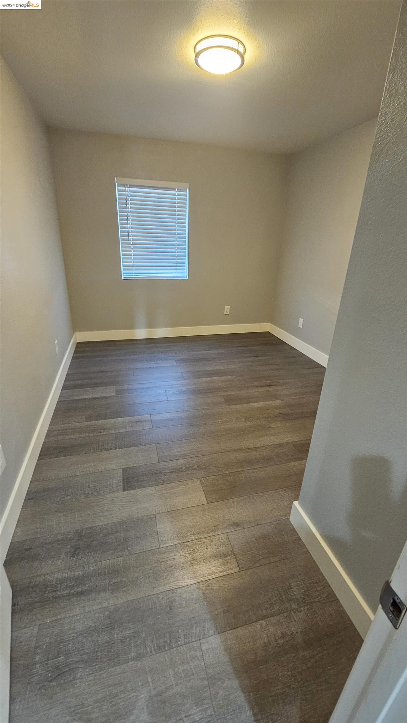 Detail Gallery Image 8 of 22 For 1625 International Blvd, Oakland,  CA 94606 - 3 Beds | 1 Baths