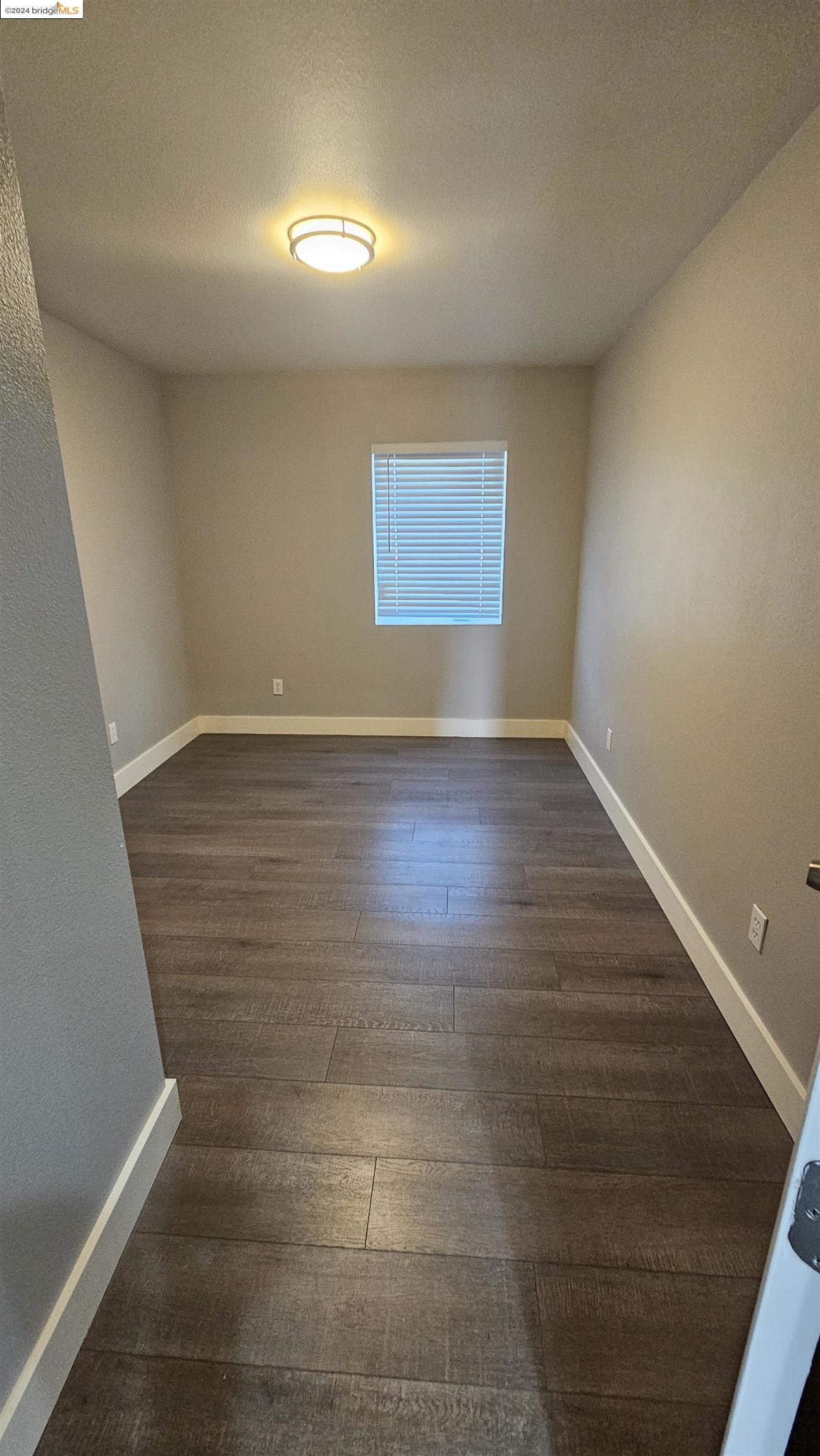 Detail Gallery Image 10 of 22 For 1625 International Blvd, Oakland,  CA 94606 - 3 Beds | 1 Baths