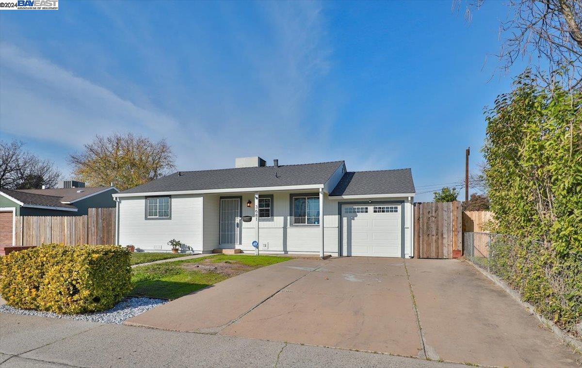 Detail Gallery Image 1 of 1 For 3681 Mcclellan Dr, North Highlands,  CA 95660 - 3 Beds | 1 Baths
