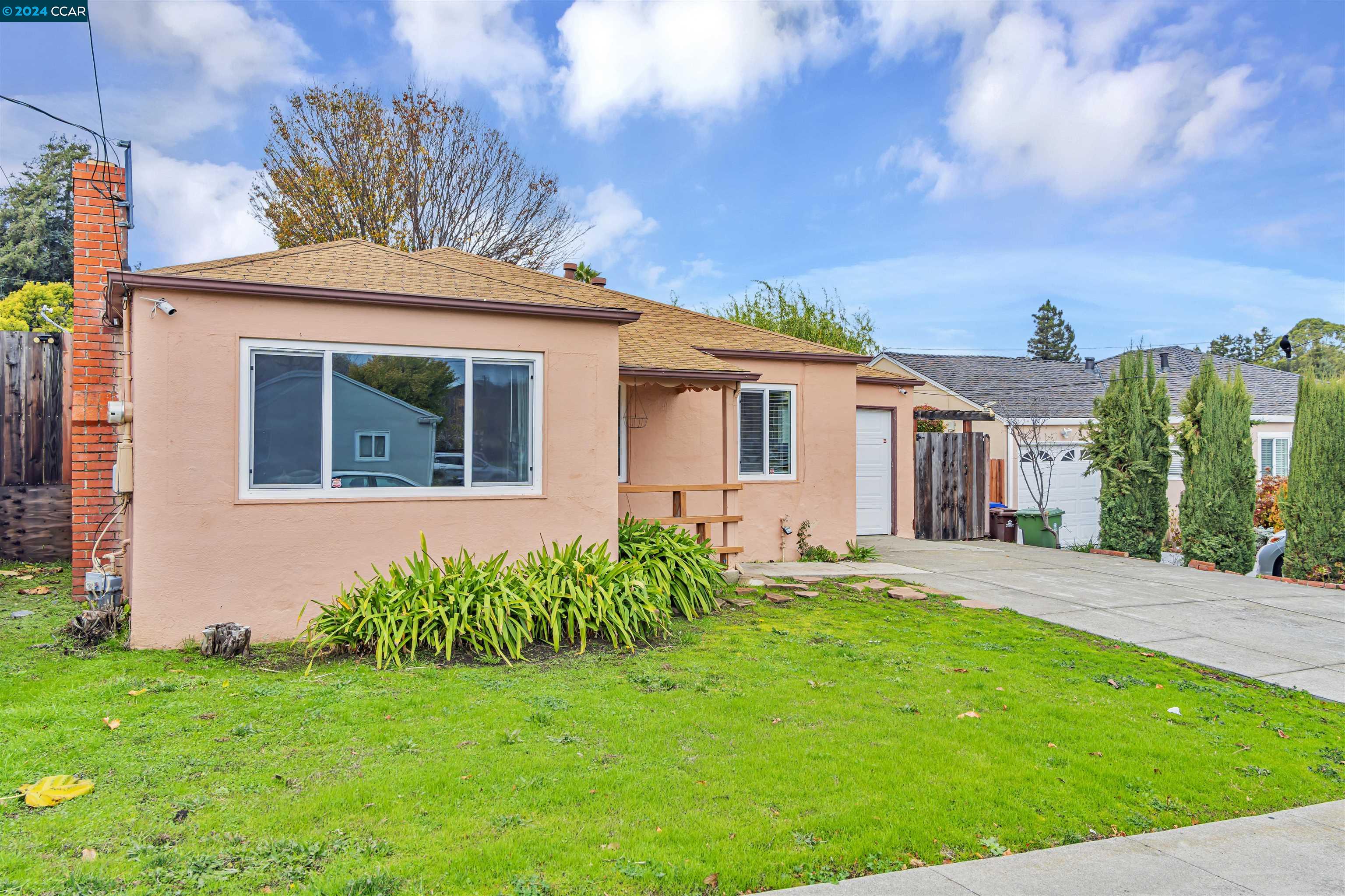 Detail Gallery Image 2 of 33 For 3945 Charles Ave, El Sobrante,  CA 94803 - 3 Beds | 1 Baths