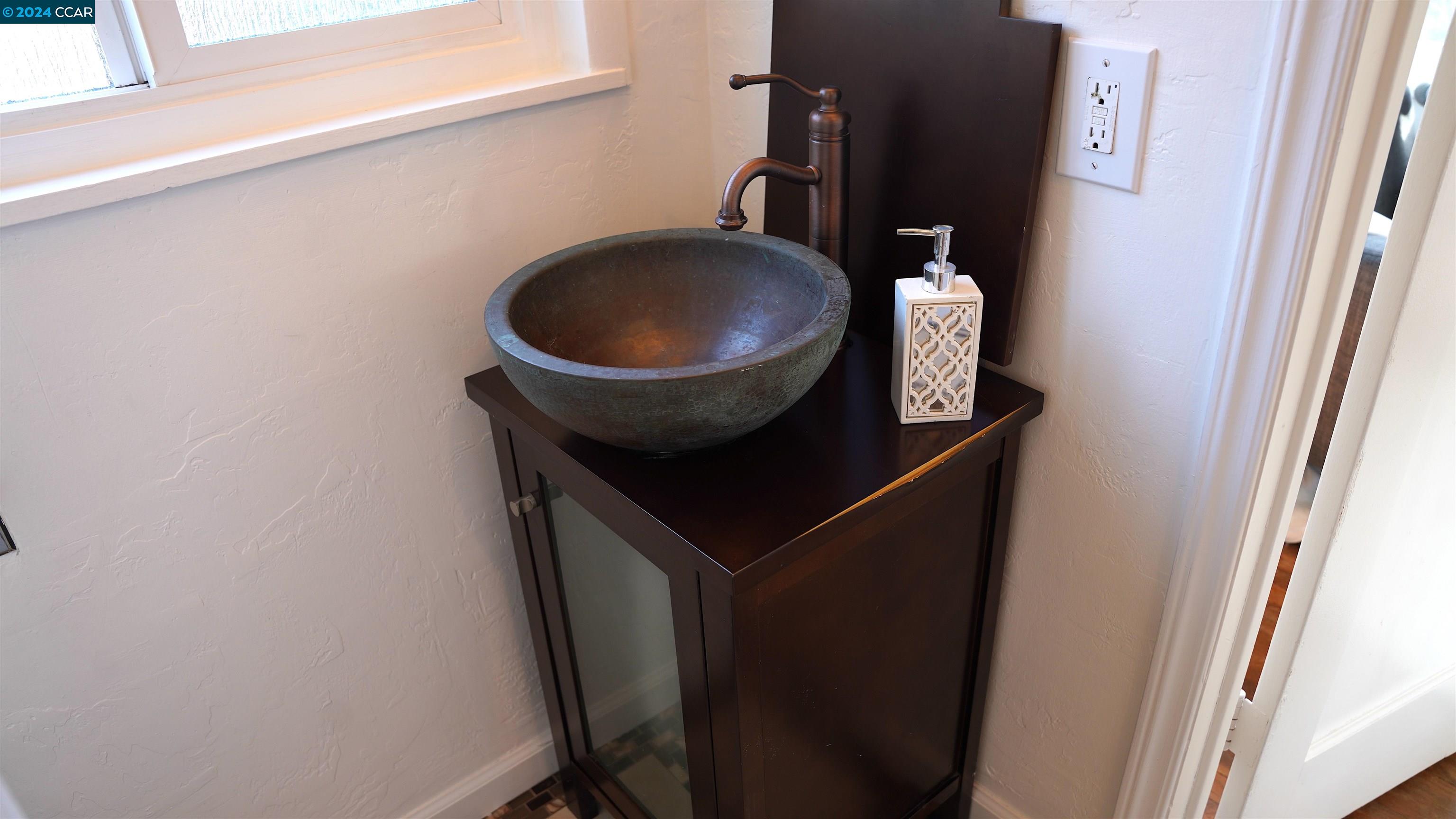 Detail Gallery Image 15 of 20 For 946 West Elm St, Stockton,  CA 95203 - 3 Beds | 2 Baths