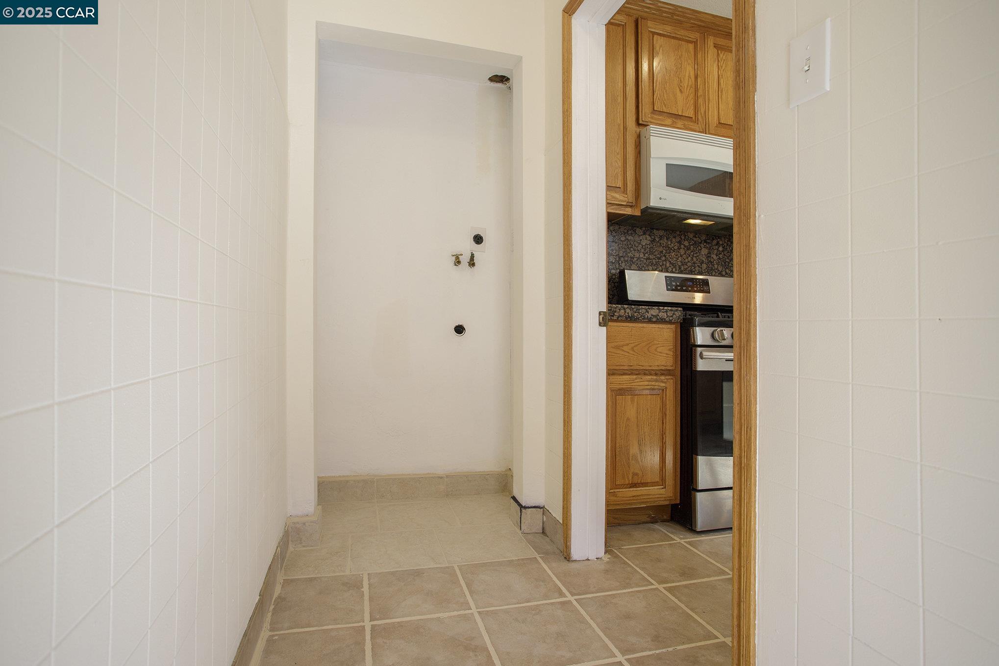 Detail Gallery Image 14 of 33 For 532 Central Ave, Pittsburg,  CA 94565 - 4 Beds | 2 Baths