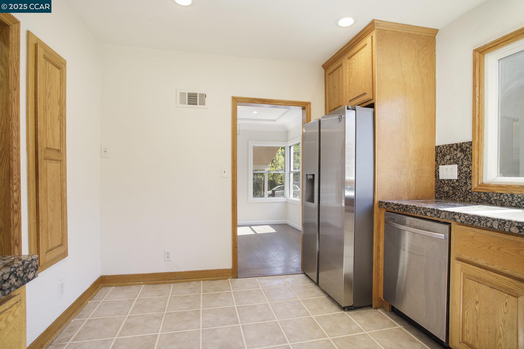 Detail Gallery Image 15 of 33 For 532 Central Ave, Pittsburg,  CA 94565 - 4 Beds | 2 Baths