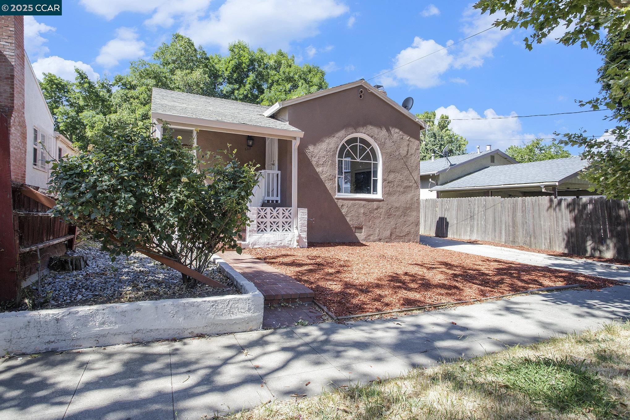 Detail Gallery Image 6 of 33 For 532 Central Ave, Pittsburg,  CA 94565 - 4 Beds | 2 Baths
