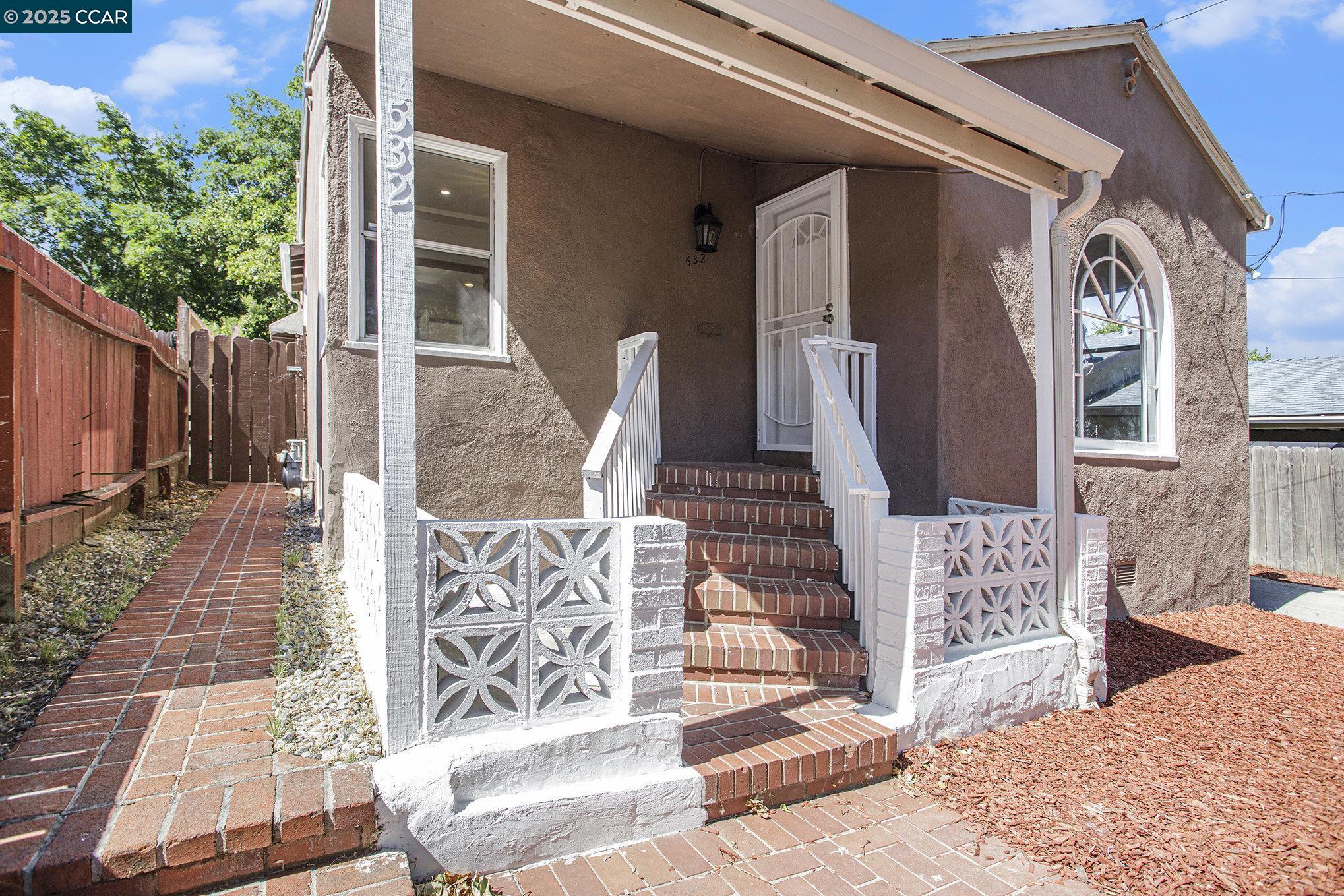 Detail Gallery Image 9 of 33 For 532 Central Ave, Pittsburg,  CA 94565 - 4 Beds | 2 Baths