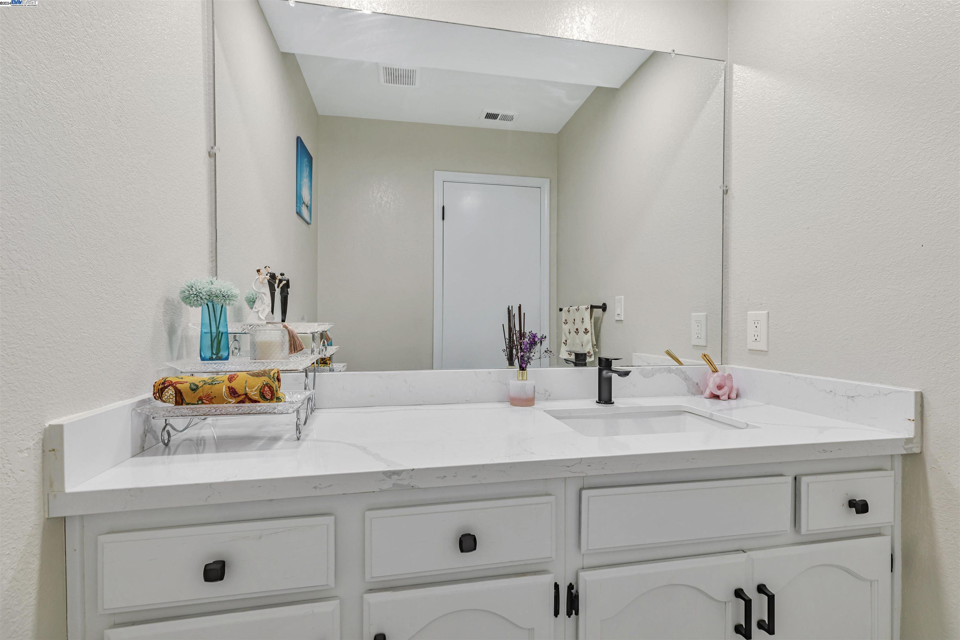 Detail Gallery Image 31 of 37 For 735 Folsom Cir, Milpitas,  CA 95035-9085 - 2 Beds | 2/1 Baths