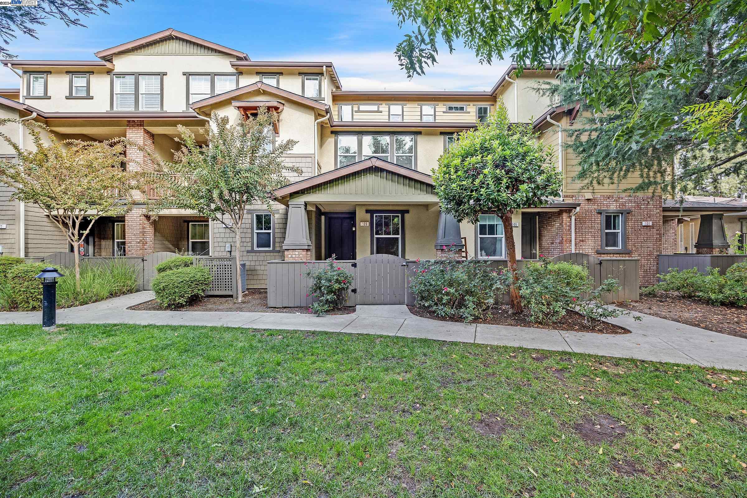 More Details about MLS # 41080791 : 109 EL PASEO CIR