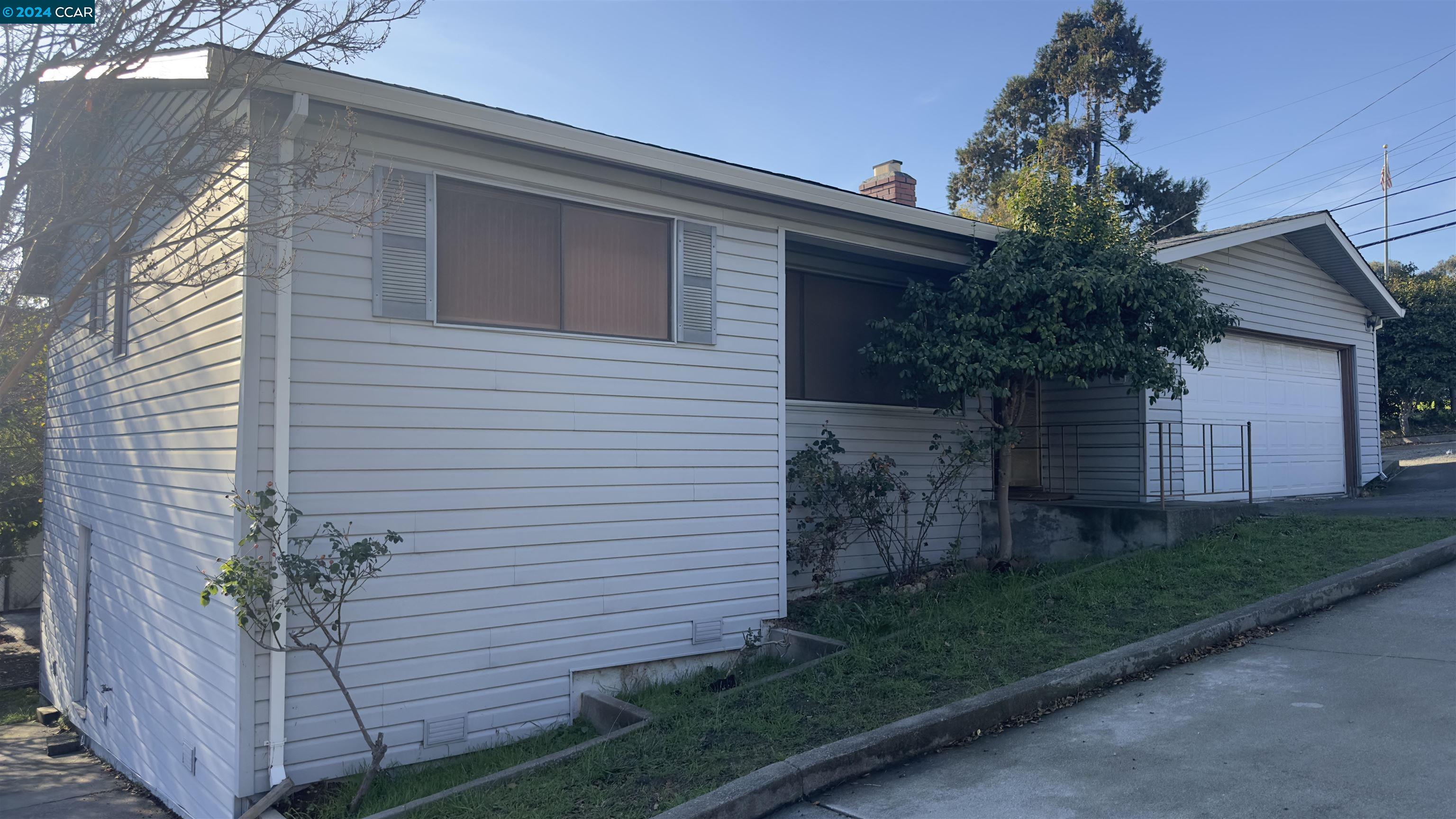 Detail Gallery Image 1 of 10 For 4200 Santa Rita Rd, El Sobrante,  CA 94803 - 3 Beds | 1/1 Baths