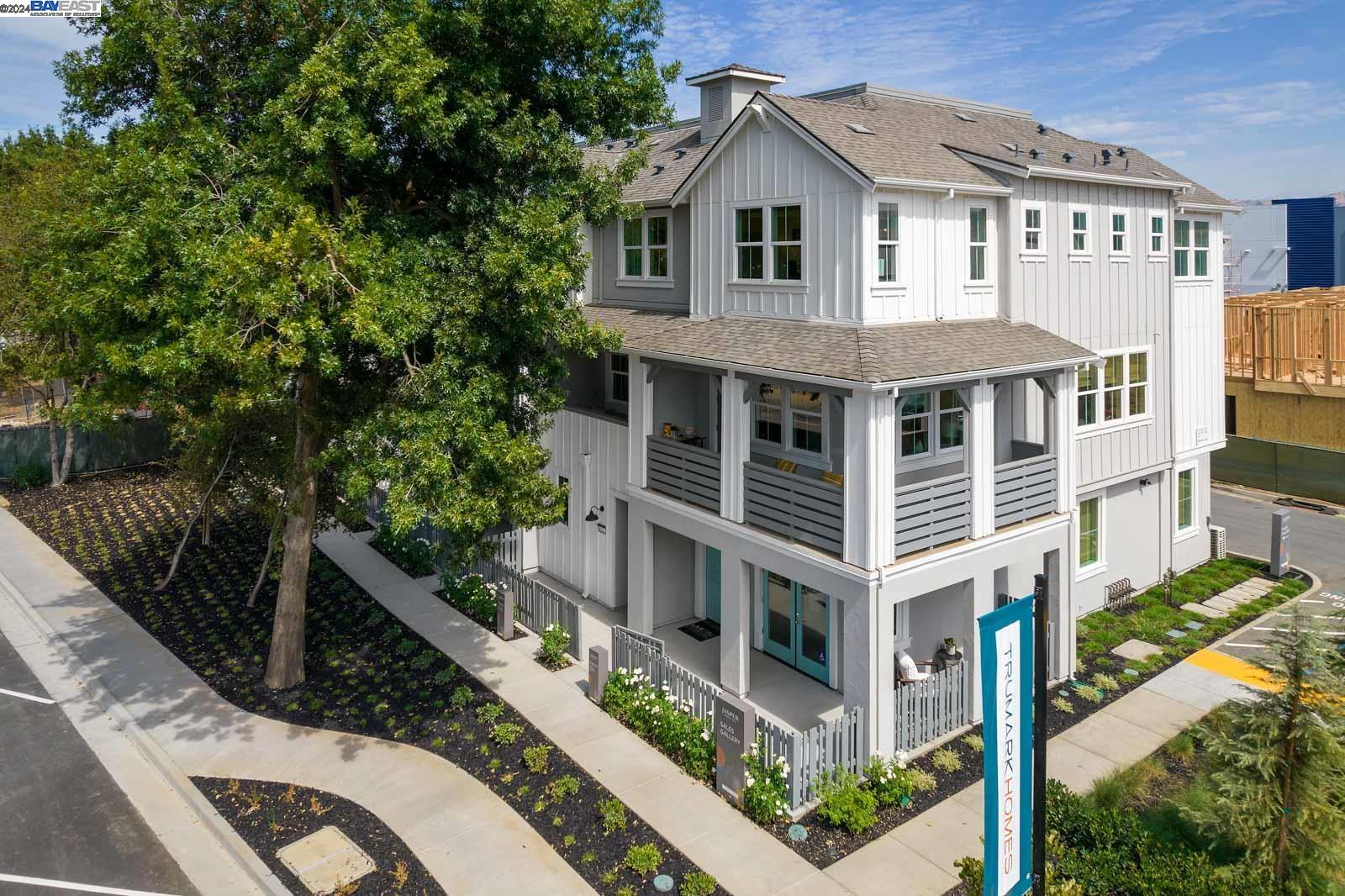Detail Gallery Image 1 of 1 For 18105 Cosecha Lane, Morgan Hill,  CA 95037 - 4 Beds | 4 Baths