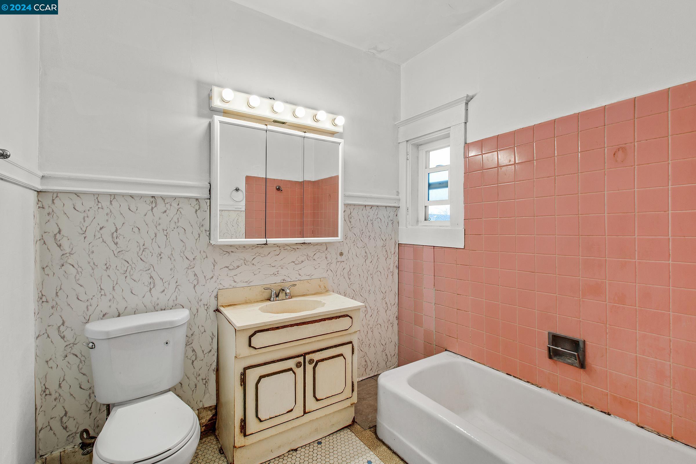 Detail Gallery Image 20 of 42 For 1068 Aileen Street, Oakland,  CA 94608 - – Beds | – Baths