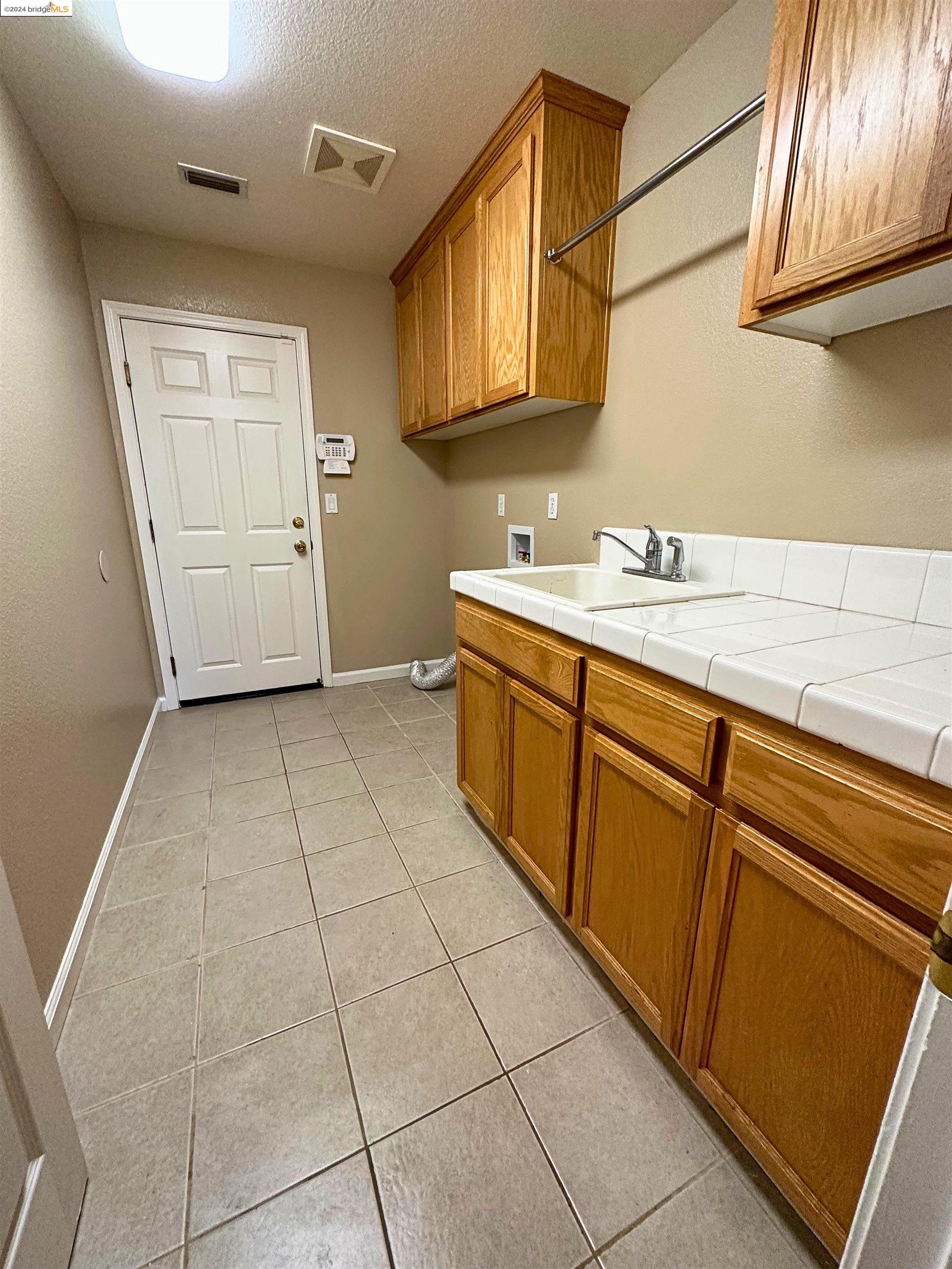 Detail Gallery Image 28 of 45 For 2464 Covelite Way, Antioch,  CA 94531 - 4 Beds | 2/1 Baths