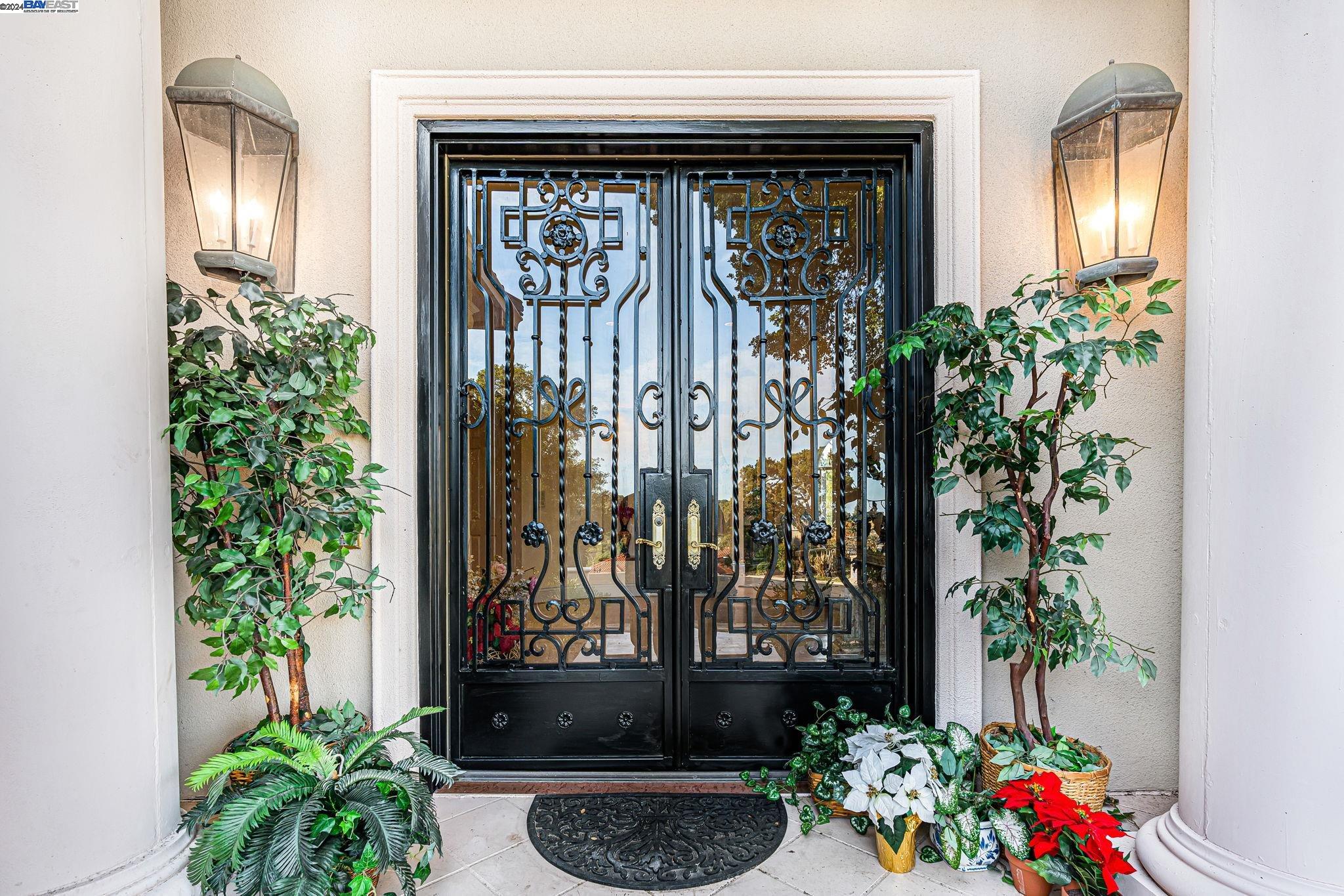 Detail Gallery Image 12 of 60 For 11 La Strada, Burlingame,  CA 94010 - 5 Beds | 4/1 Baths