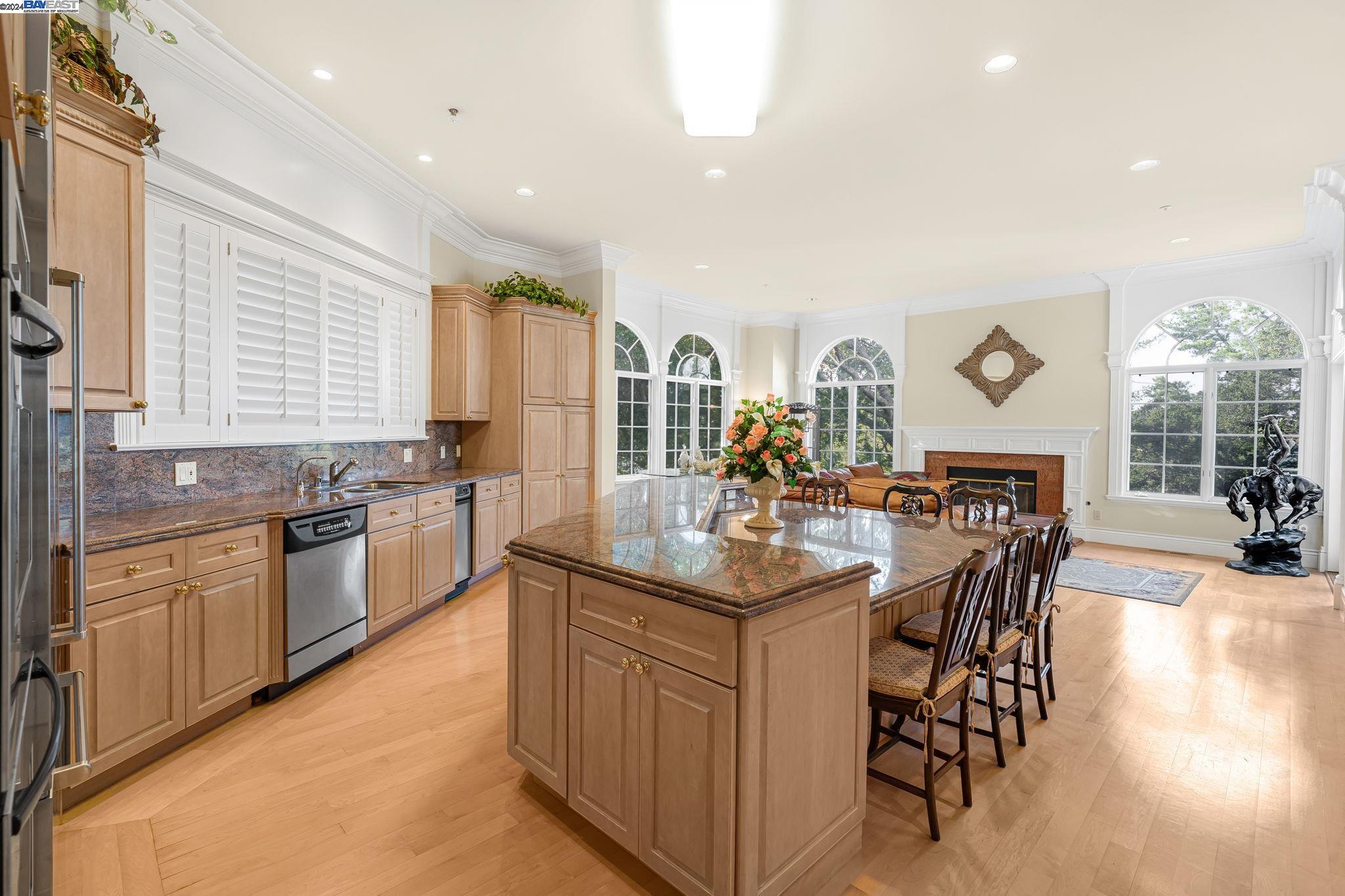 Detail Gallery Image 15 of 60 For 11 La Strada, Burlingame,  CA 94010 - 5 Beds | 4/1 Baths