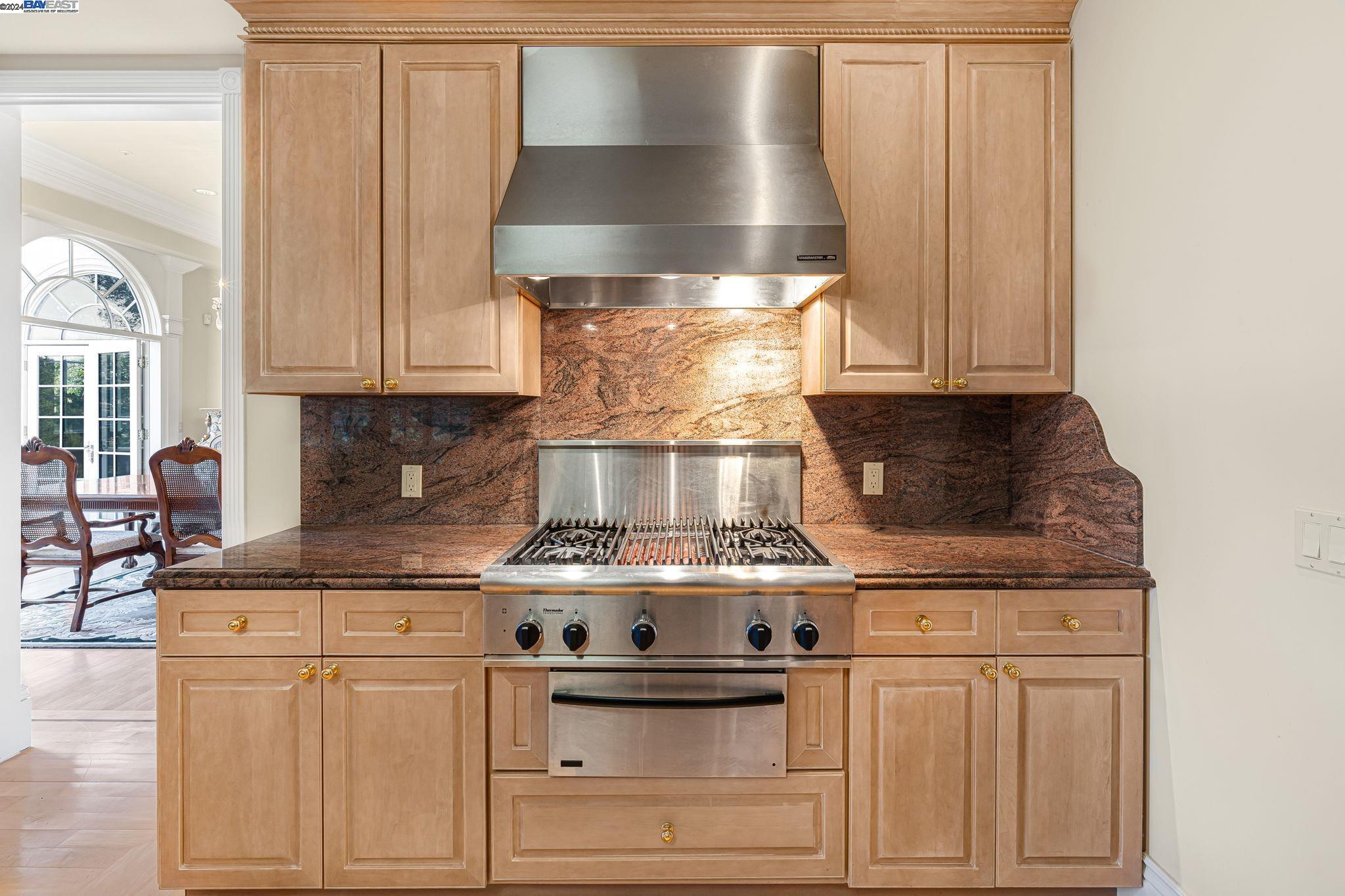 Detail Gallery Image 19 of 60 For 11 La Strada, Burlingame,  CA 94010 - 5 Beds | 4/1 Baths